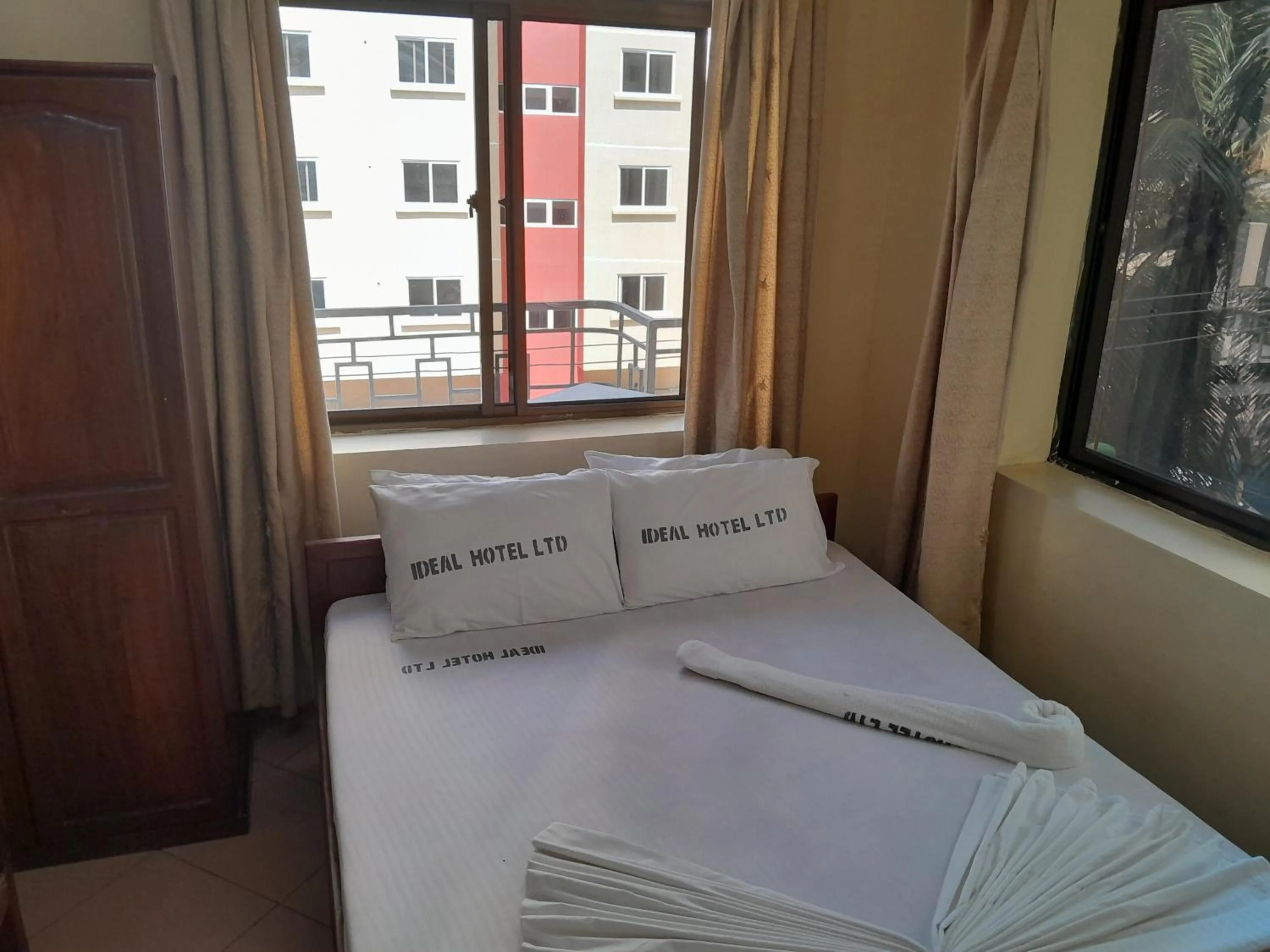 Bedroom, Bed in Hotel Ideal