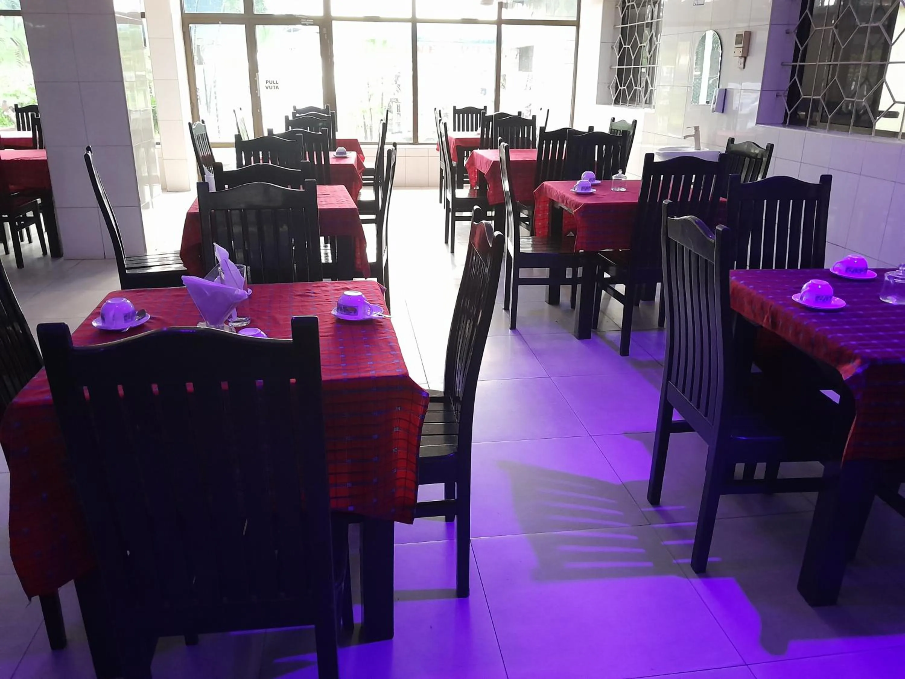 Restaurant/places to eat in Hotel Ideal