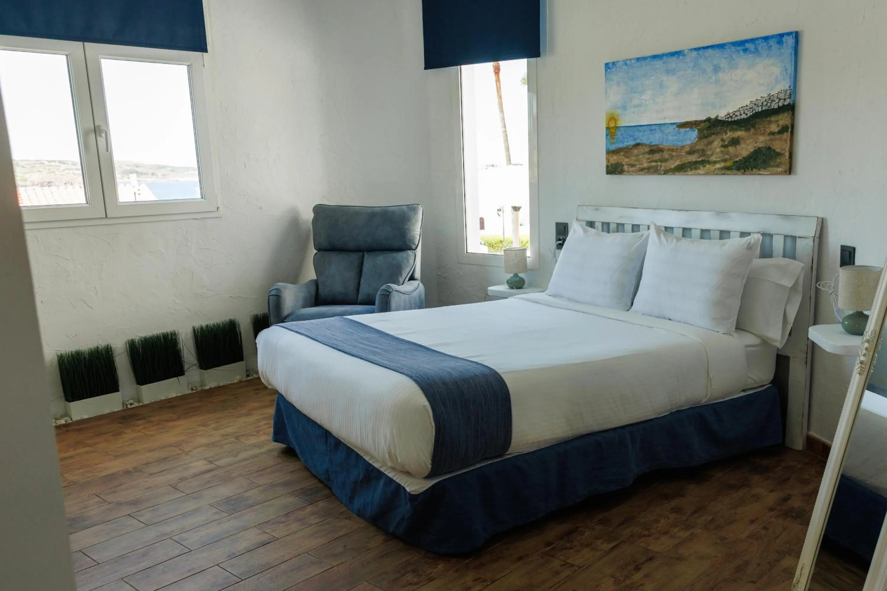 Decorative detail, Bed in Apartamentos El Bergantin Menorca Club