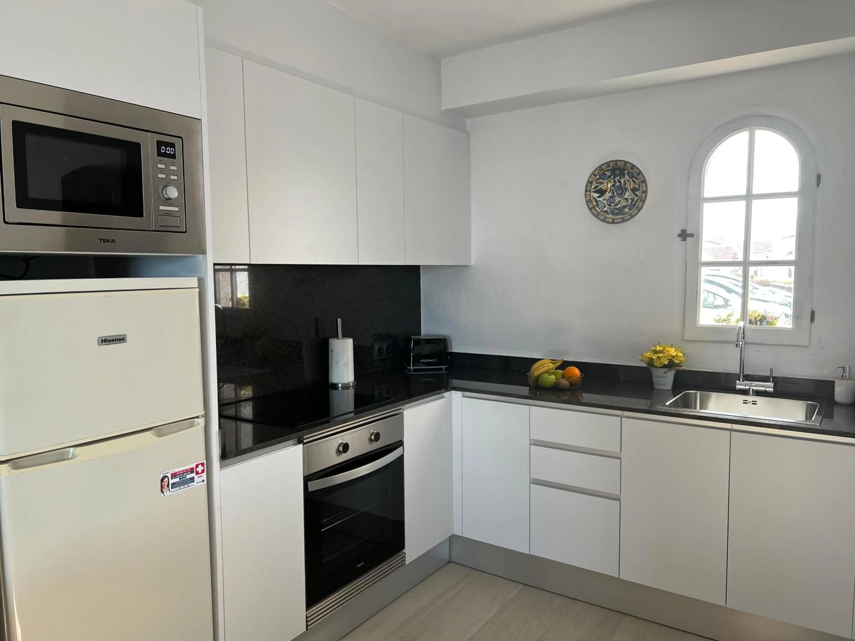 Kitchen or kitchenette in Apartamentos El Bergantin Menorca Club