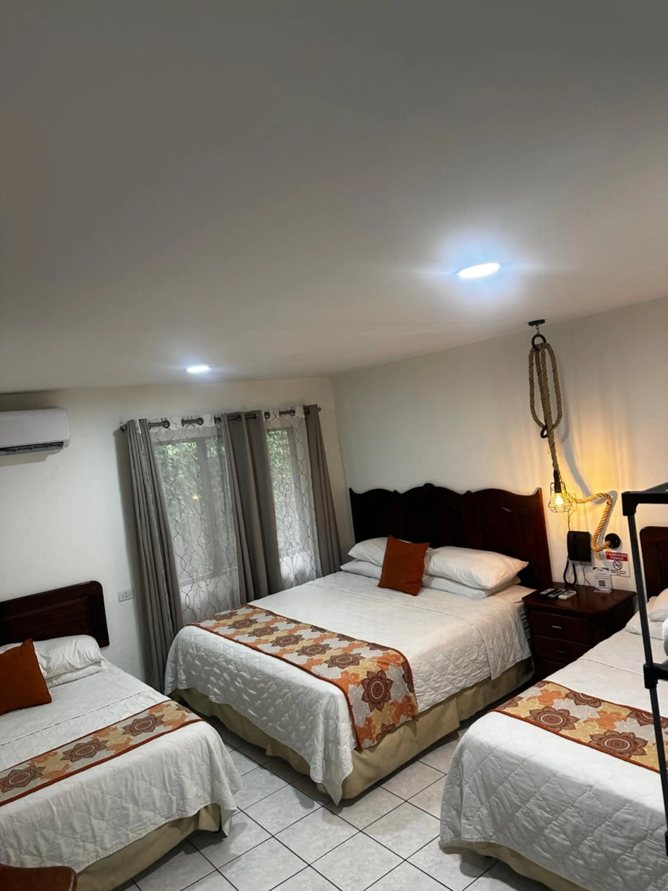 Bedroom, Bed in Berlor Airport Inn