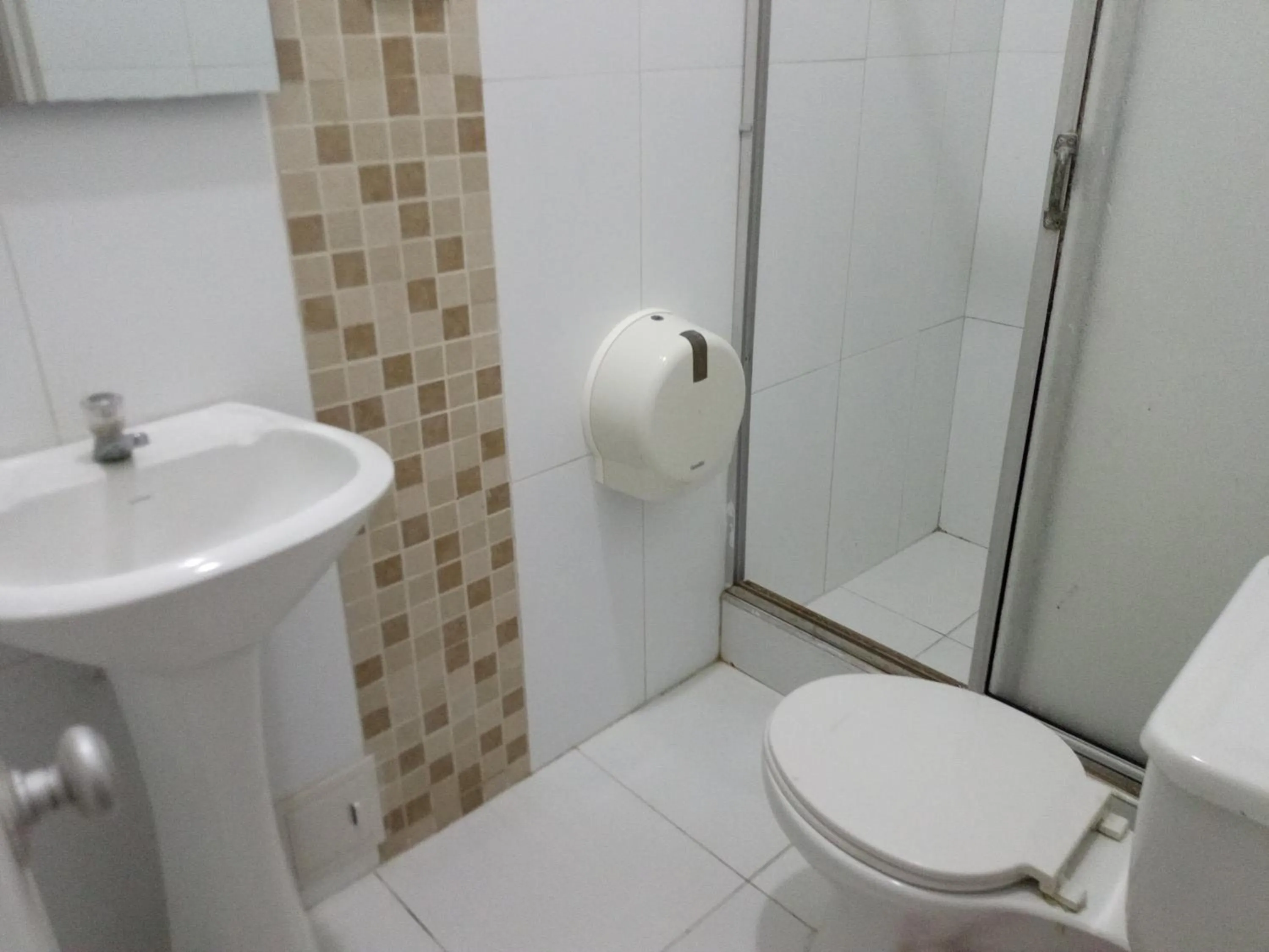 Shower in Hotel Montecarlo Beach