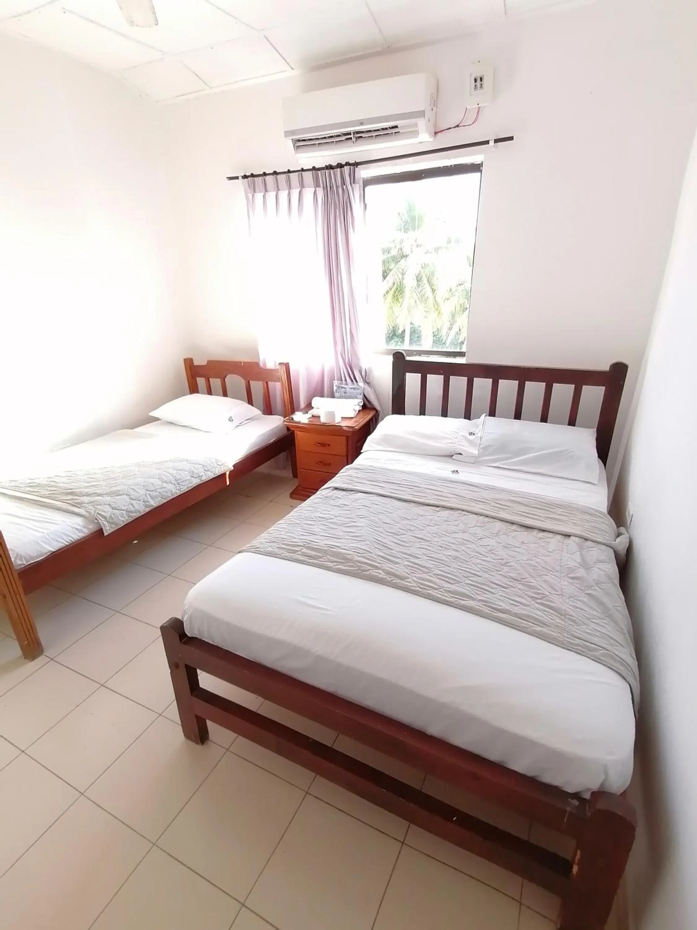 Bedroom, Bed in Hotel Montecarlo Beach
