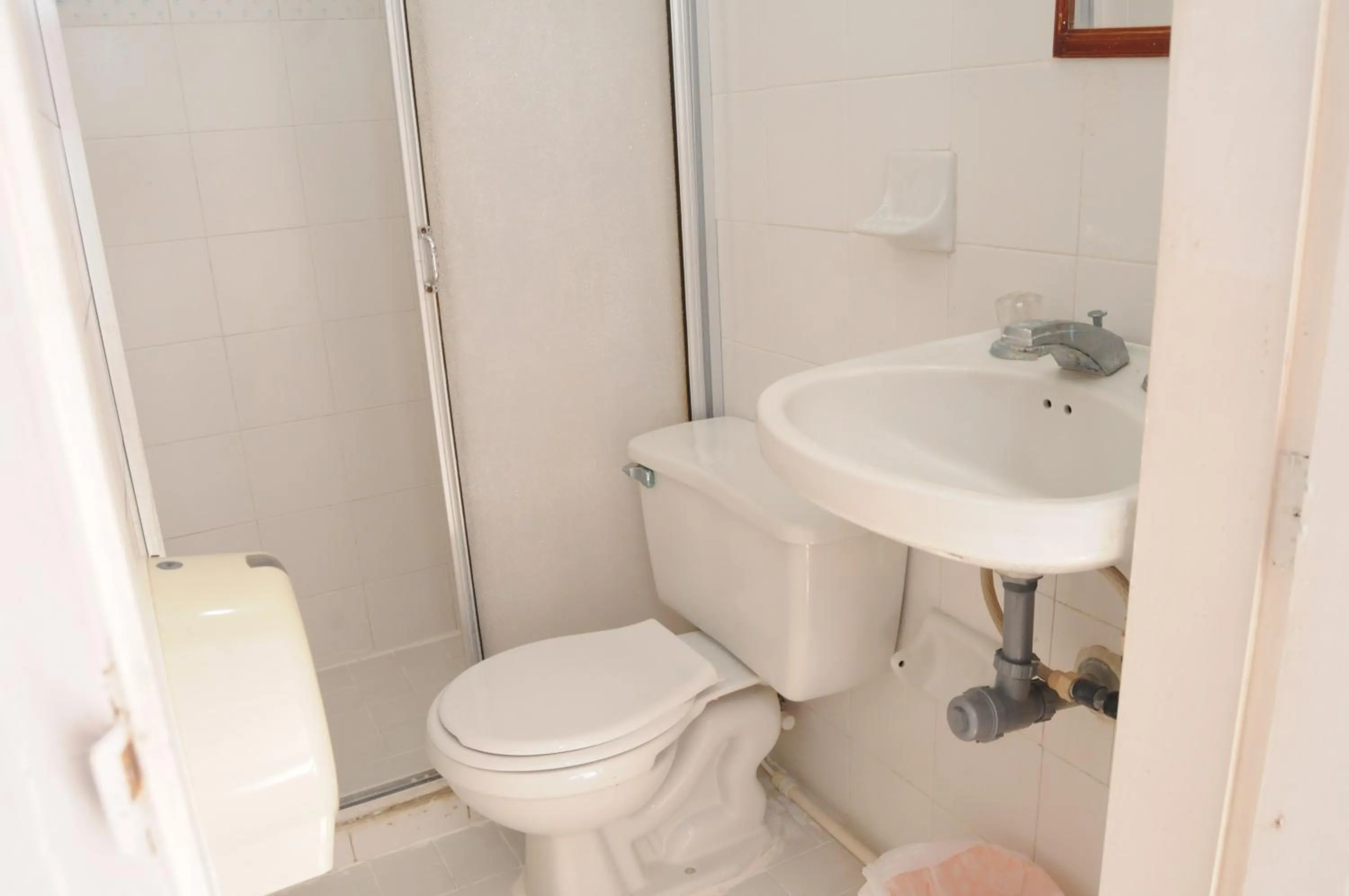 Shower in Hotel Montecarlo Beach