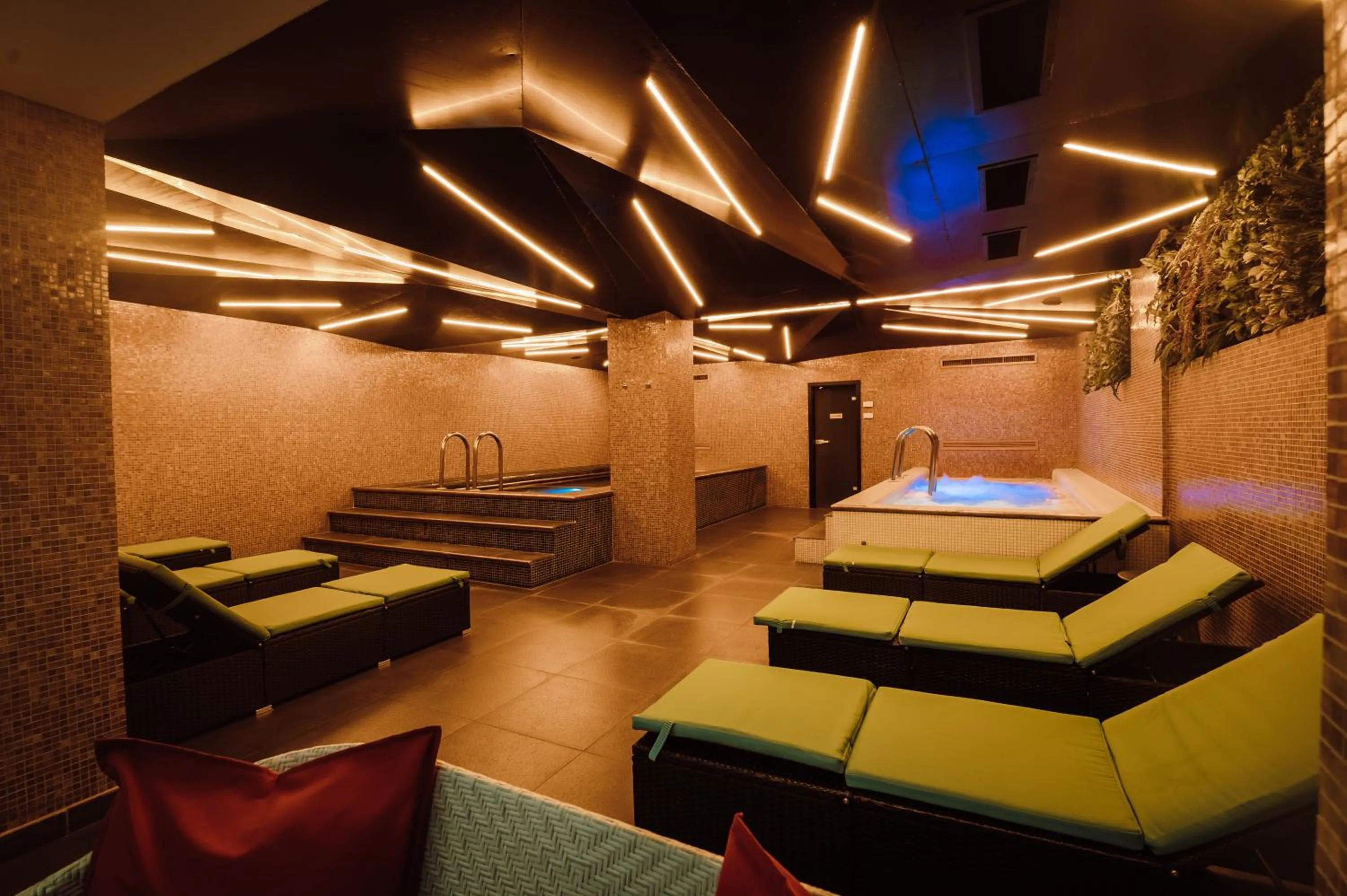 Bed in Plaza V Hotel