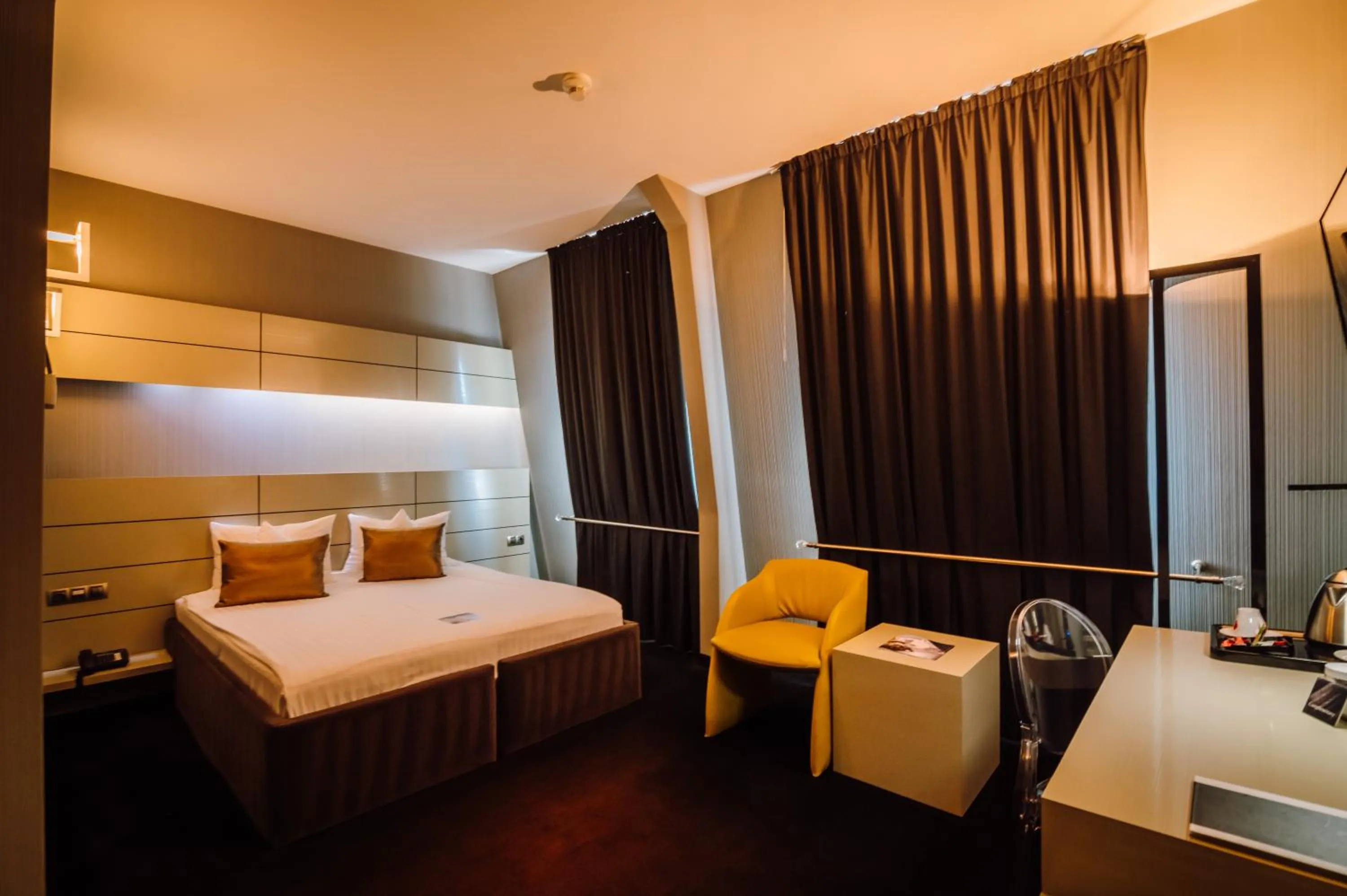 Bed in Plaza V Hotel