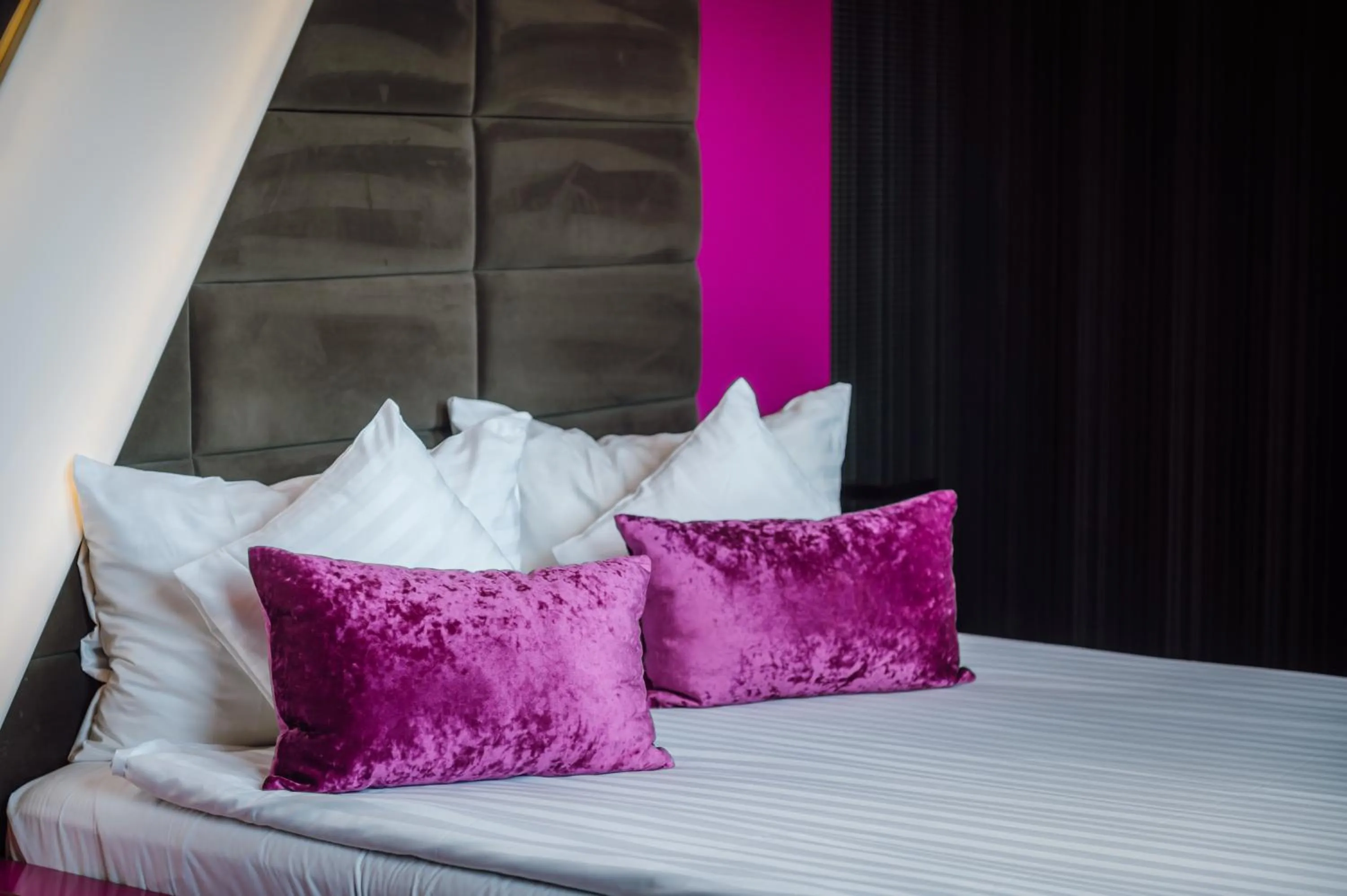 Bed in Plaza V Hotel