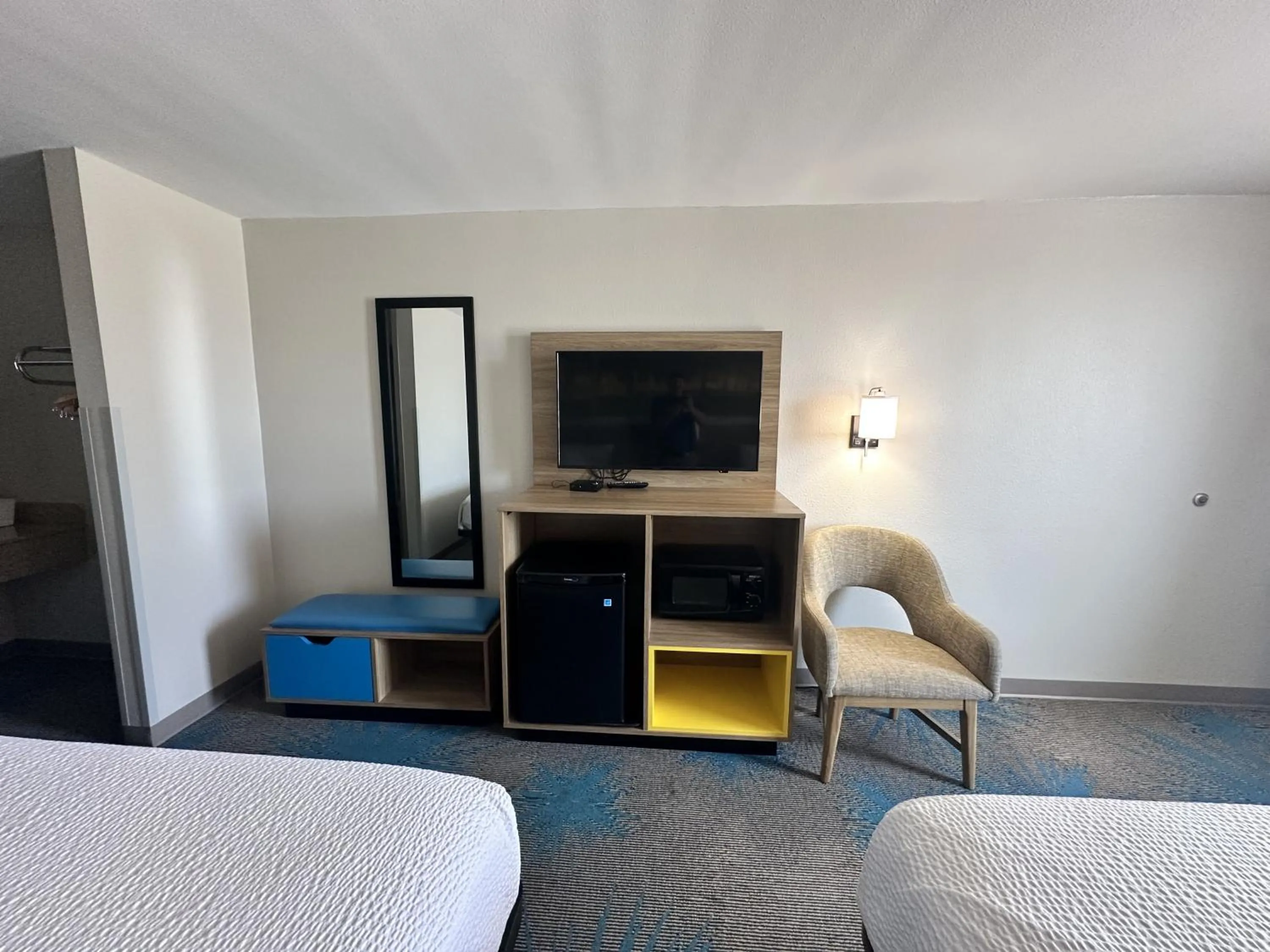 TV and multimedia, Bed in Days Inn by Wyndham Adel I-75