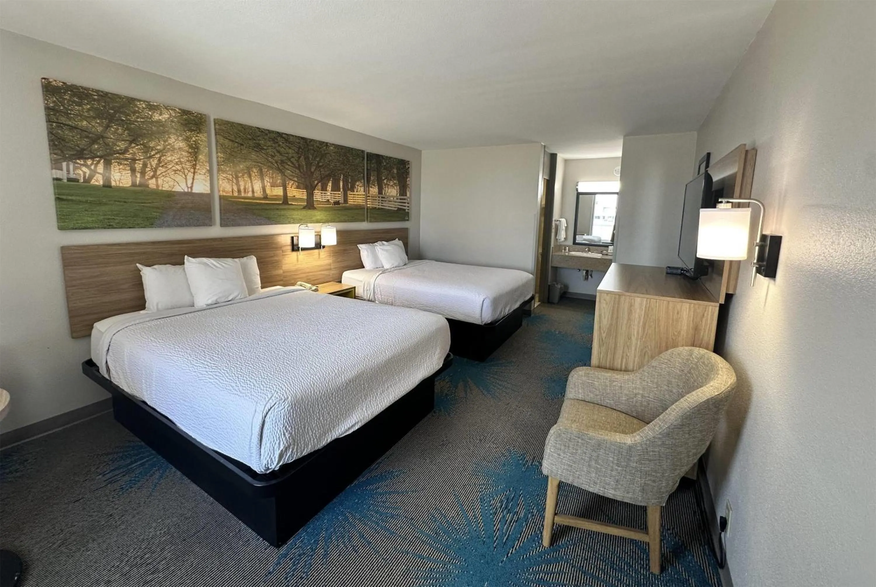 Photo of the whole room, Bed in Days Inn by Wyndham Adel I-75