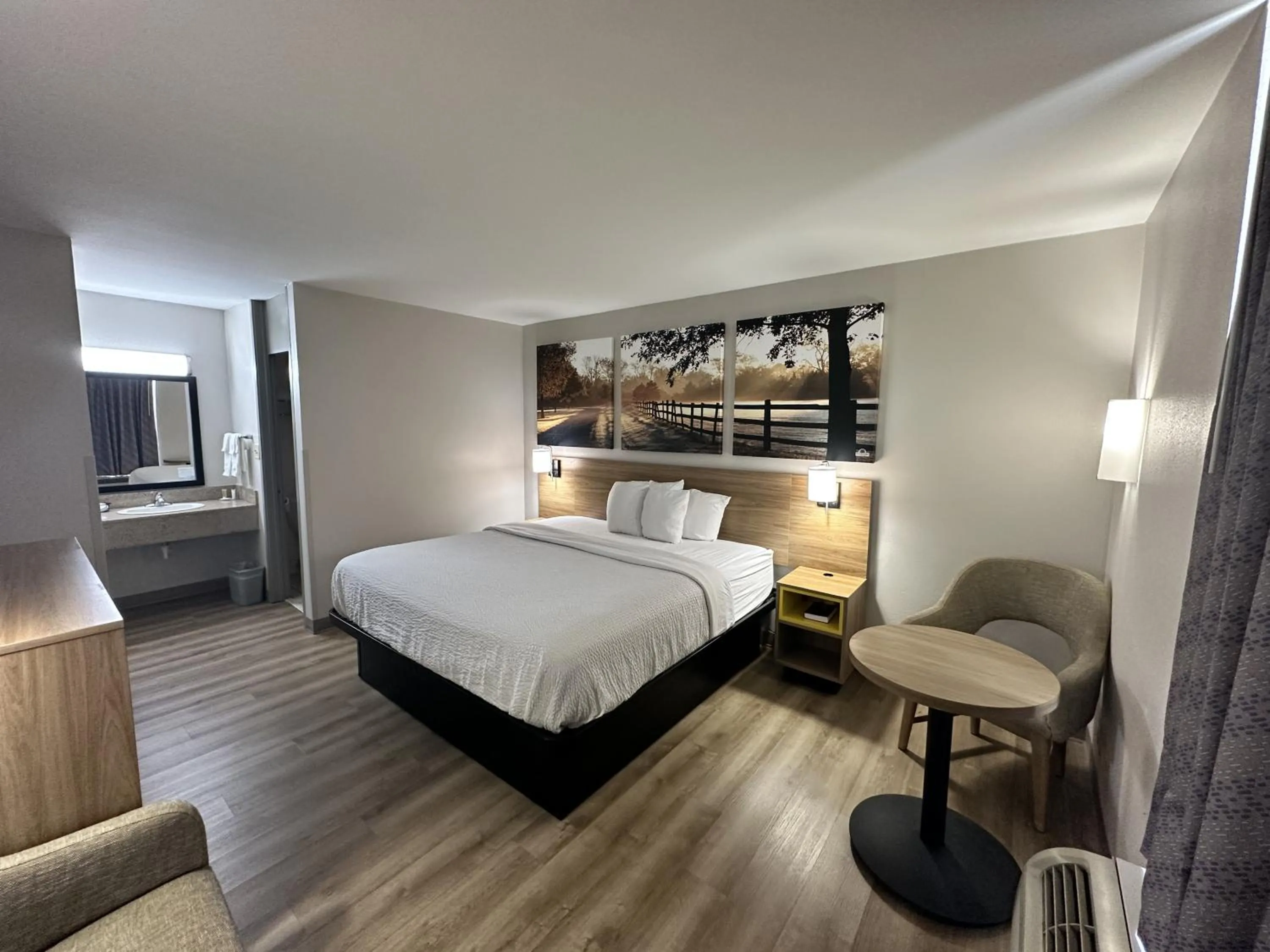 Bed in Days Inn by Wyndham Adel I-75