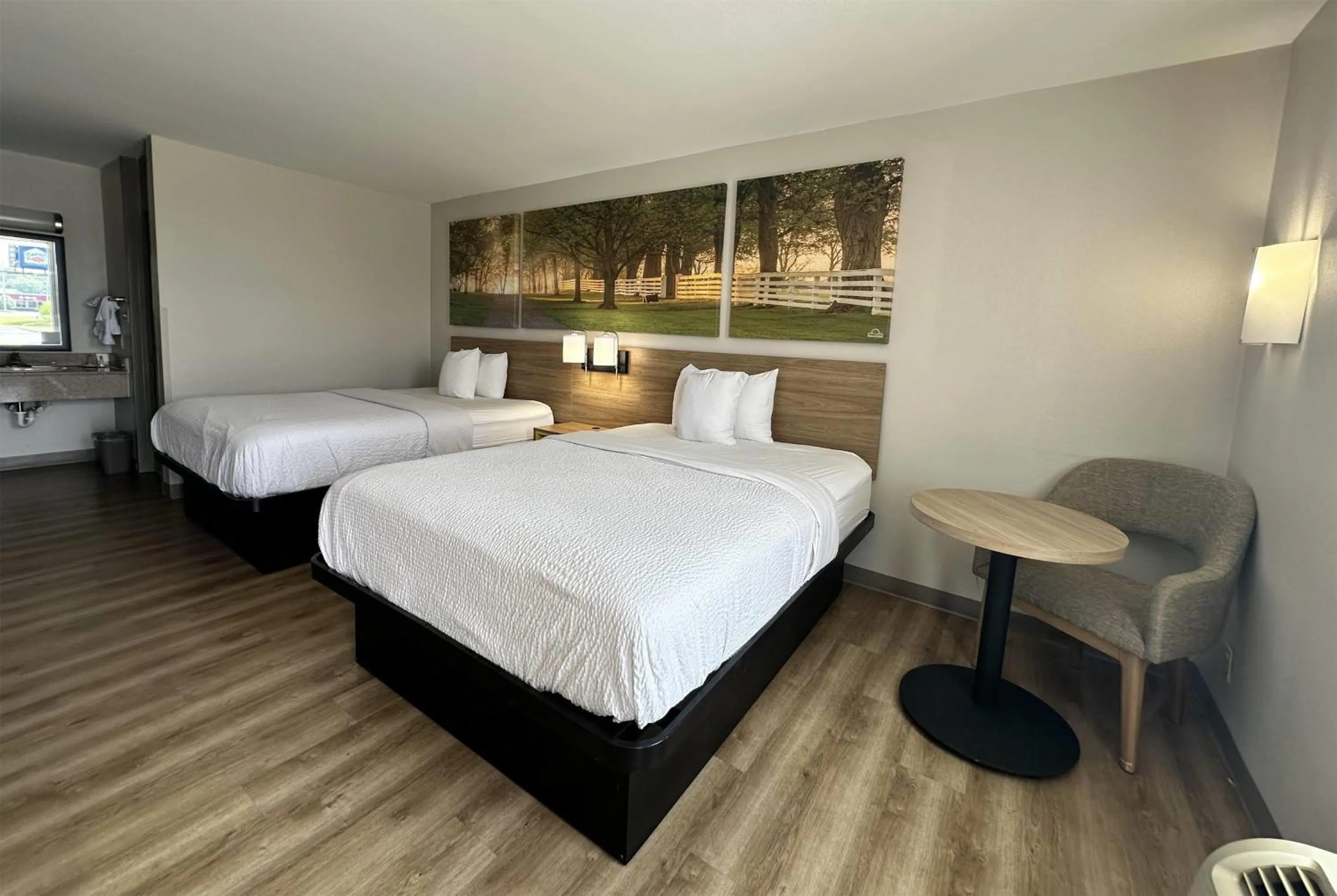 Photo of the whole room, Bed in Days Inn by Wyndham Adel I-75