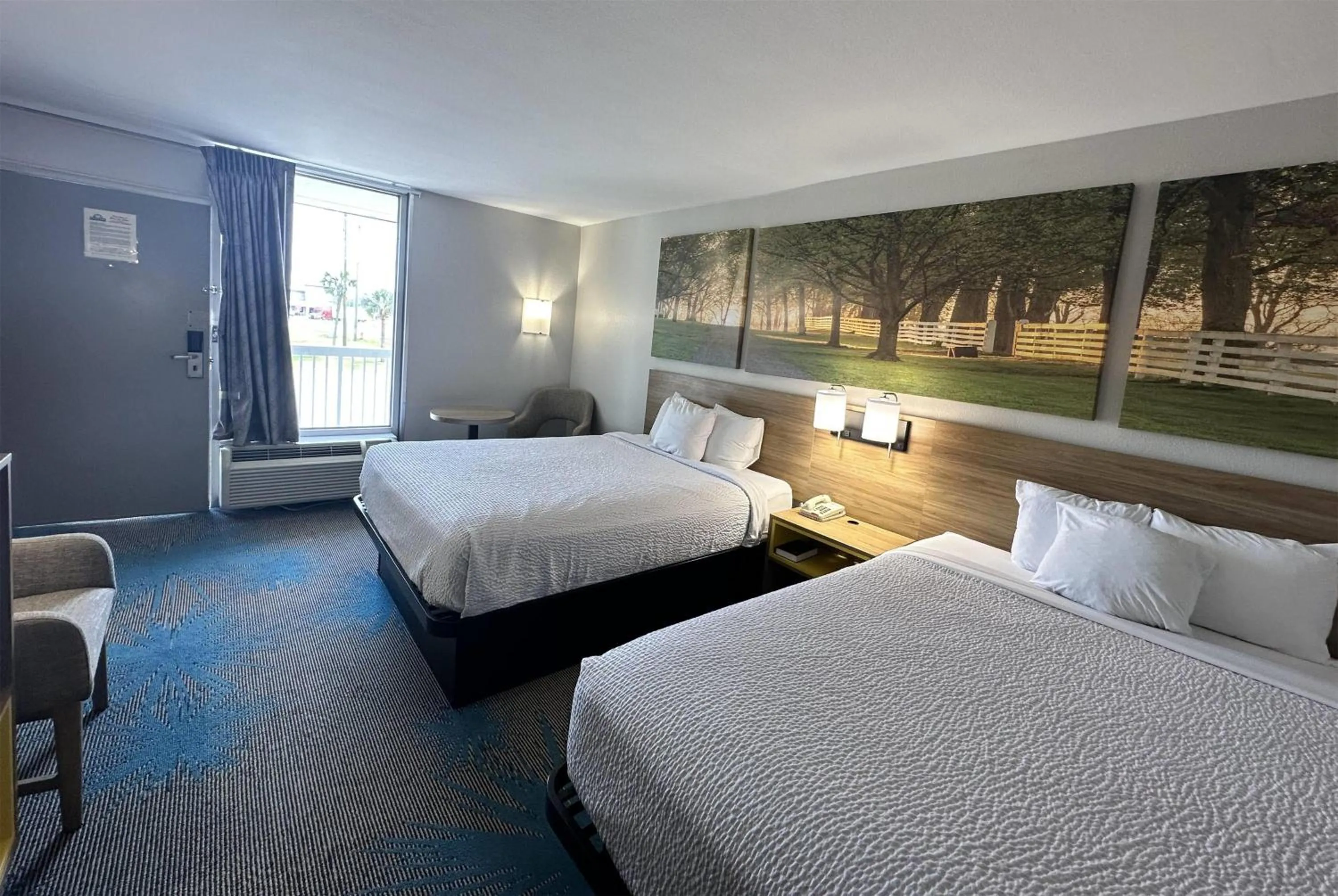 Photo of the whole room, Bed in Days Inn by Wyndham Adel I-75