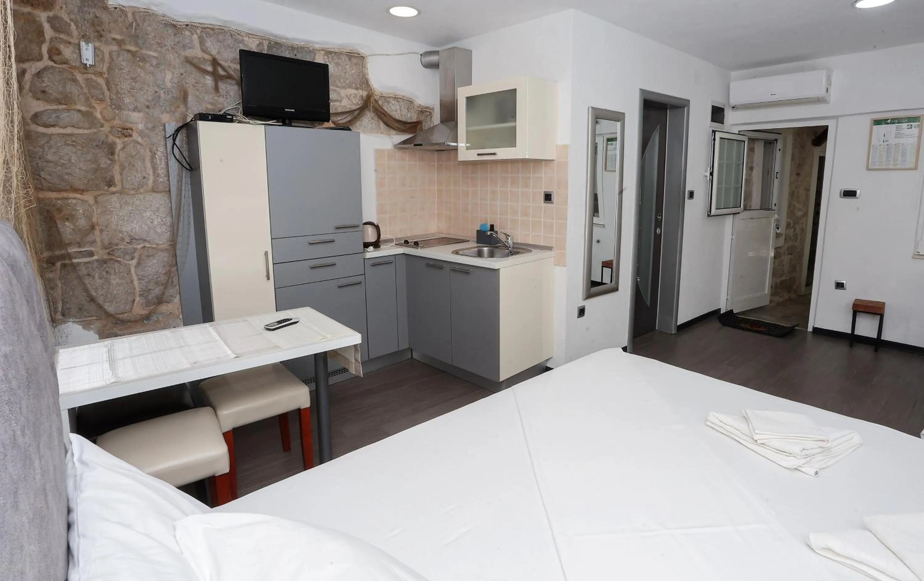 Bed in Apartments Nikolla