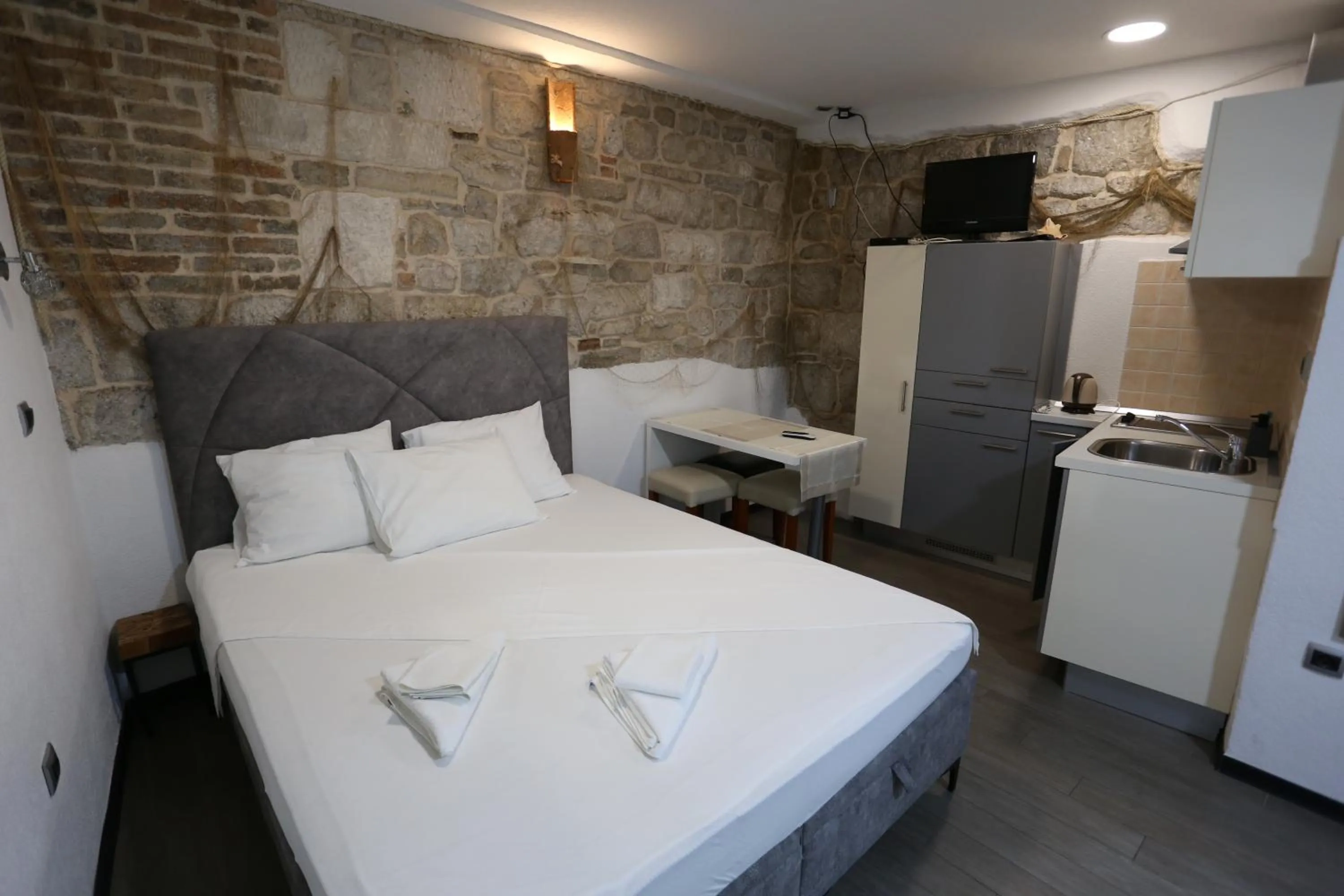 Bed in Apartments Nikolla