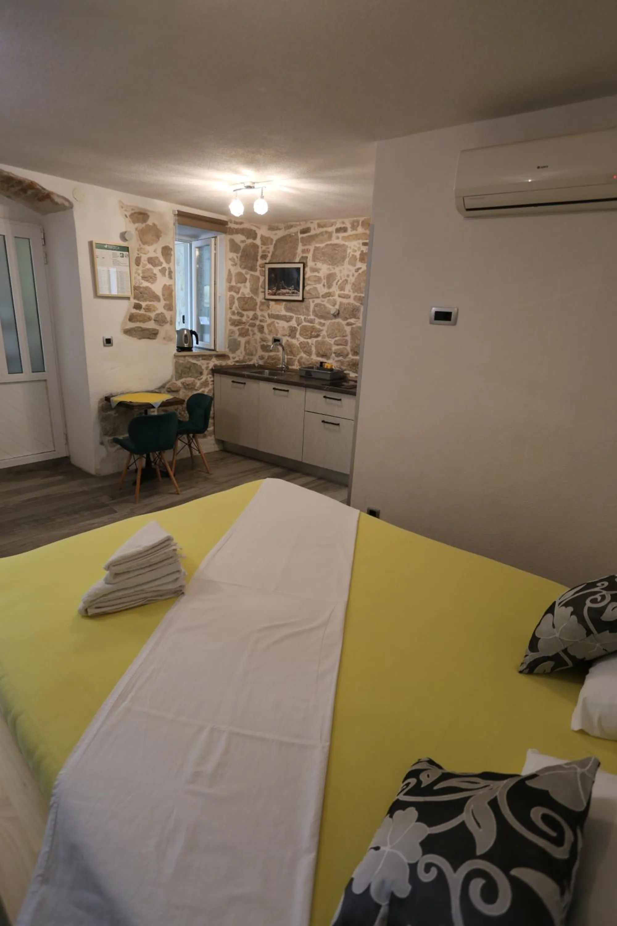 Bed in Apartments Nikolla