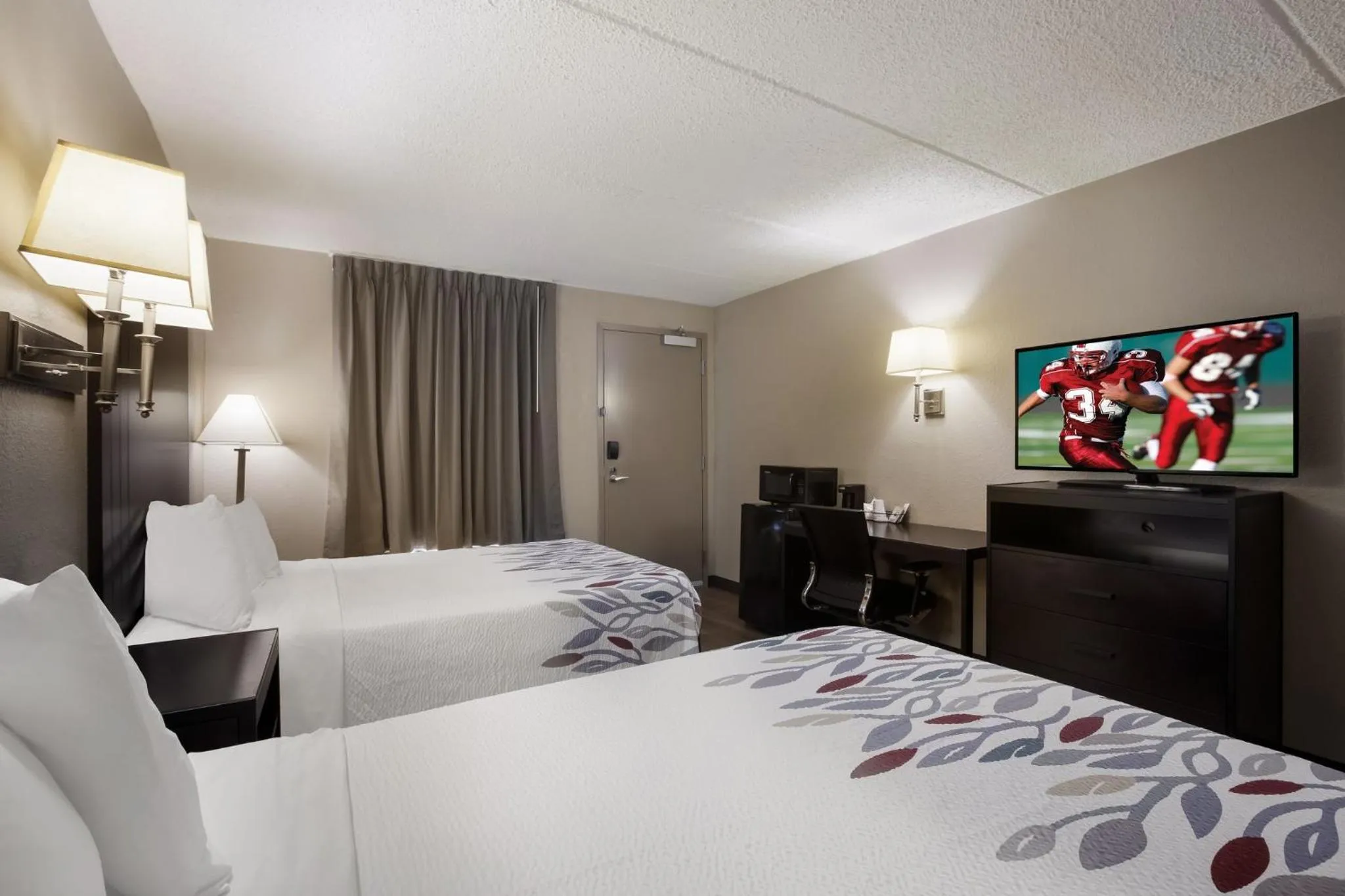 Bedroom, Bed in Red Roof Inn Atlanta Airport NE Conley