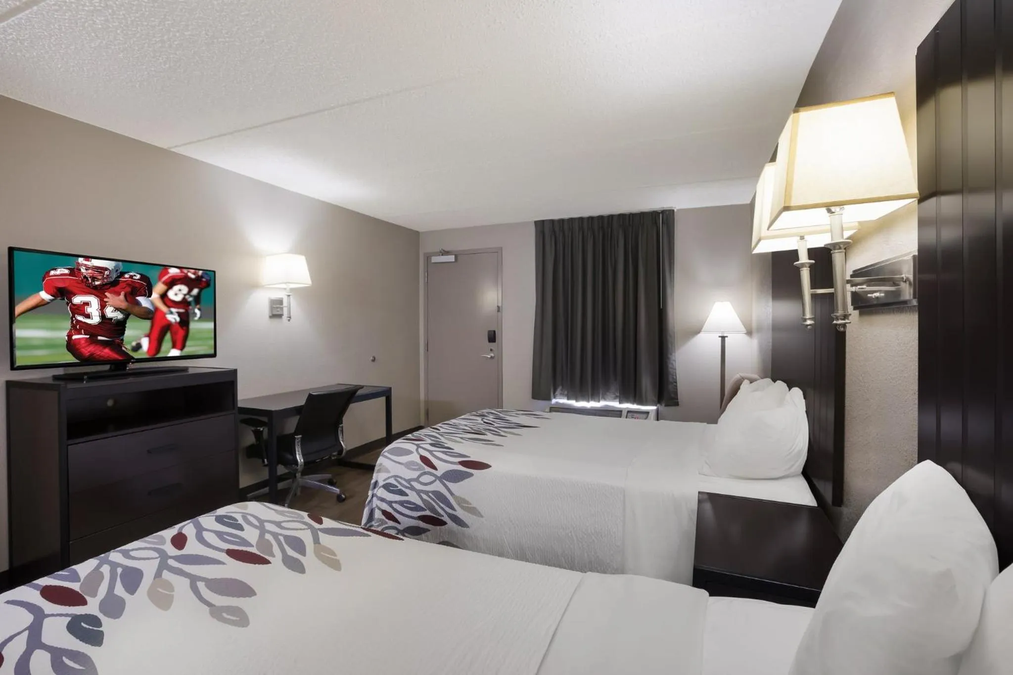 Bedroom, Bed in Red Roof Inn Atlanta Airport NE Conley