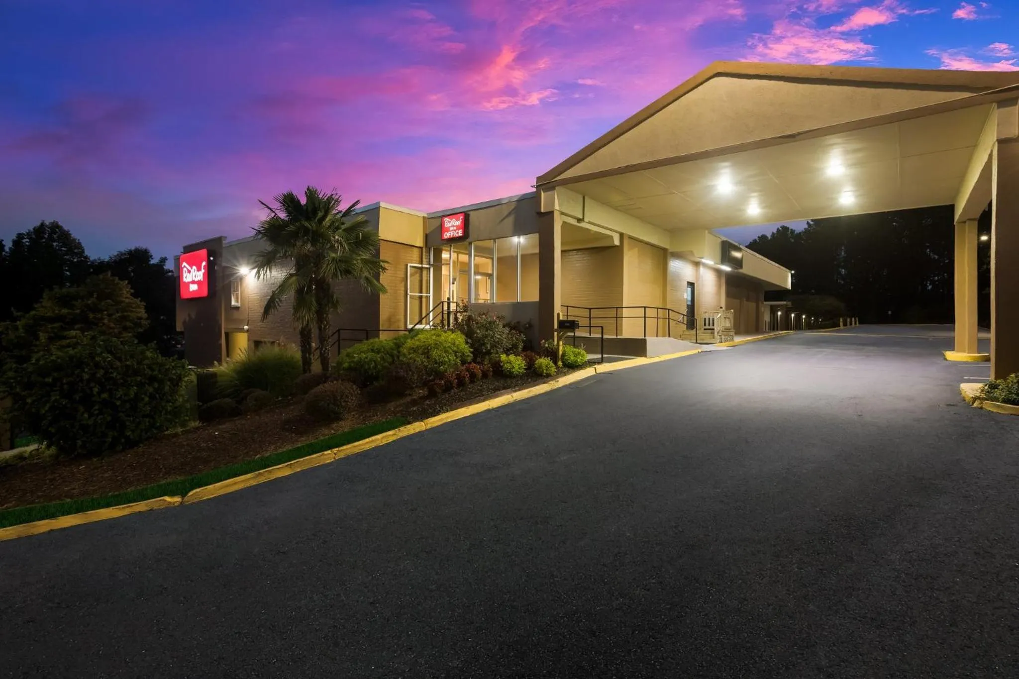 Property building in Red Roof Inn Atlanta Airport NE Conley
