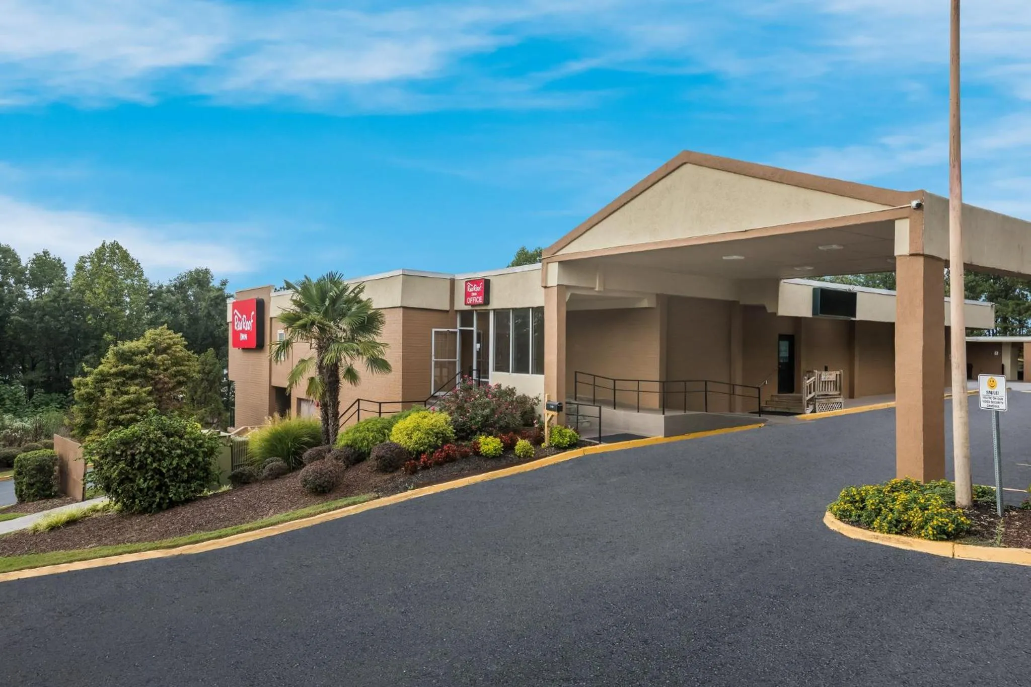 Property building in Red Roof Inn Atlanta Airport NE Conley