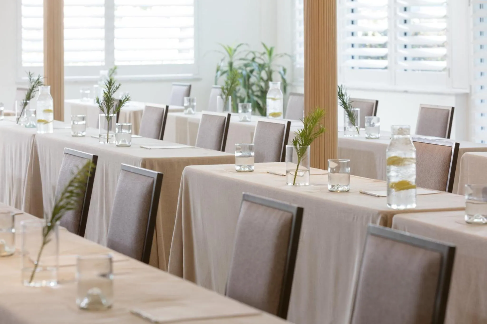 Meeting/conference room in Kimpton Surfcomber Hotel by IHG