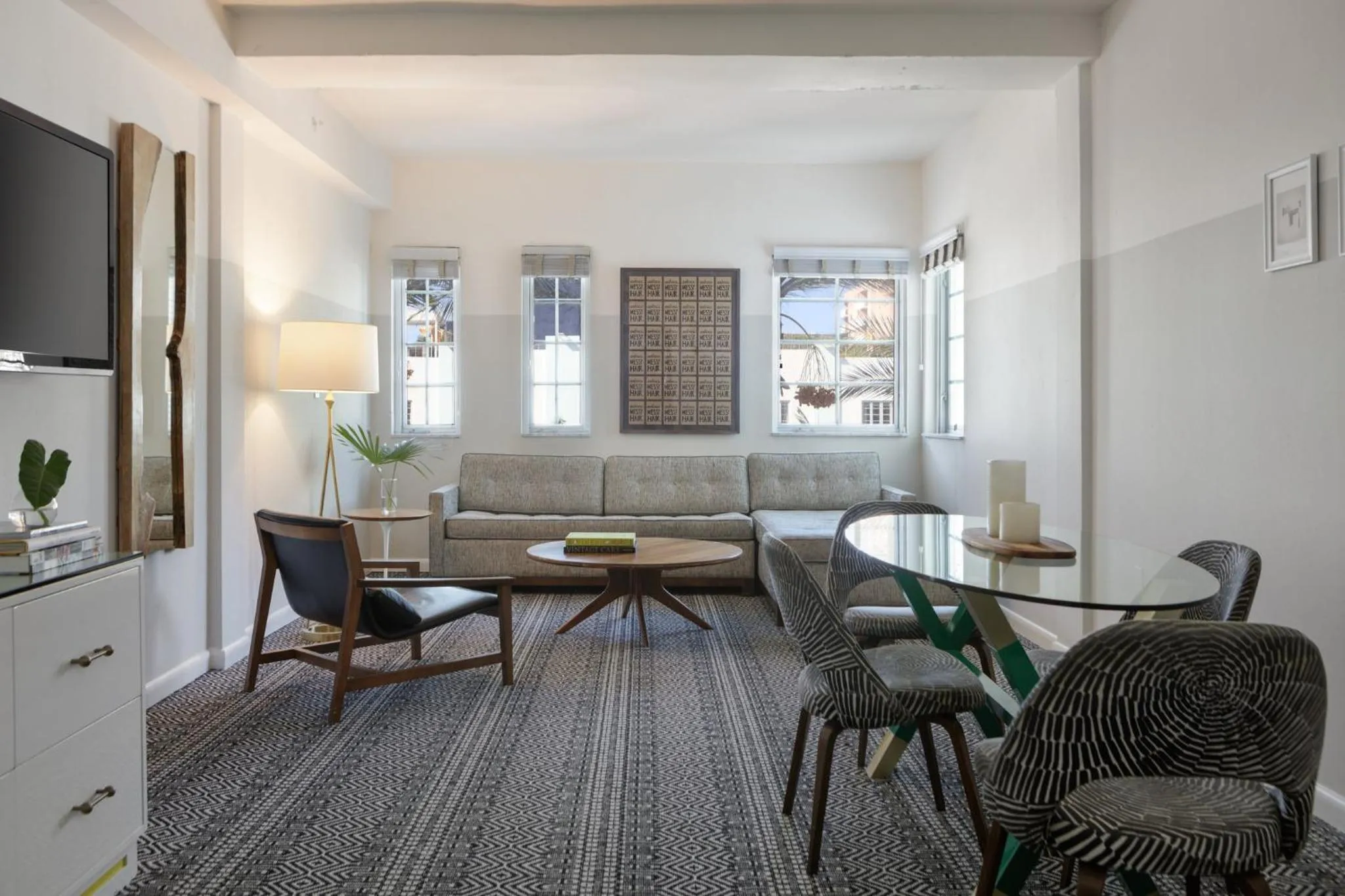 Photo of the whole room in Kimpton Surfcomber Hotel by IHG