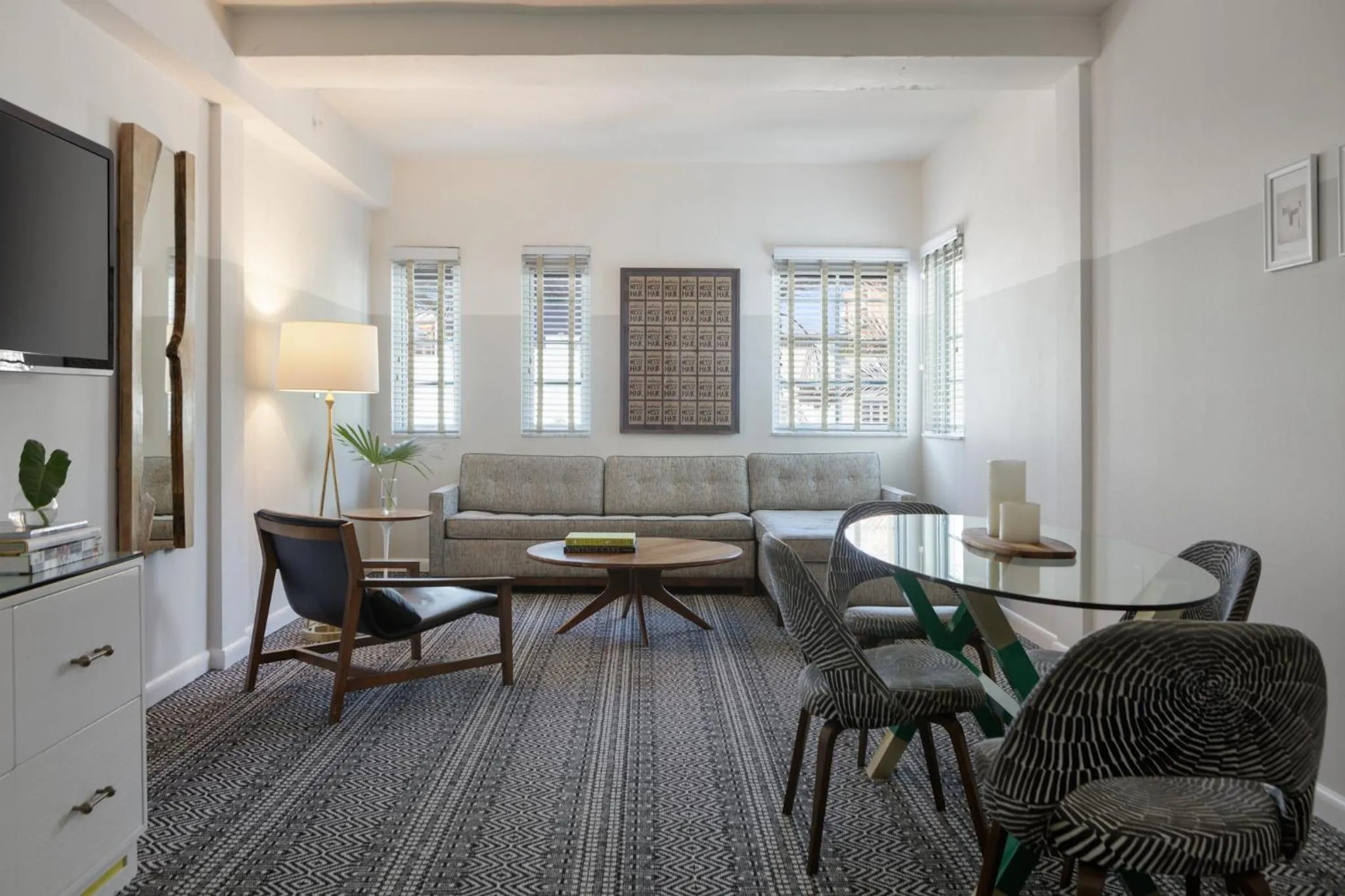 Photo of the whole room in Kimpton Surfcomber Hotel by IHG