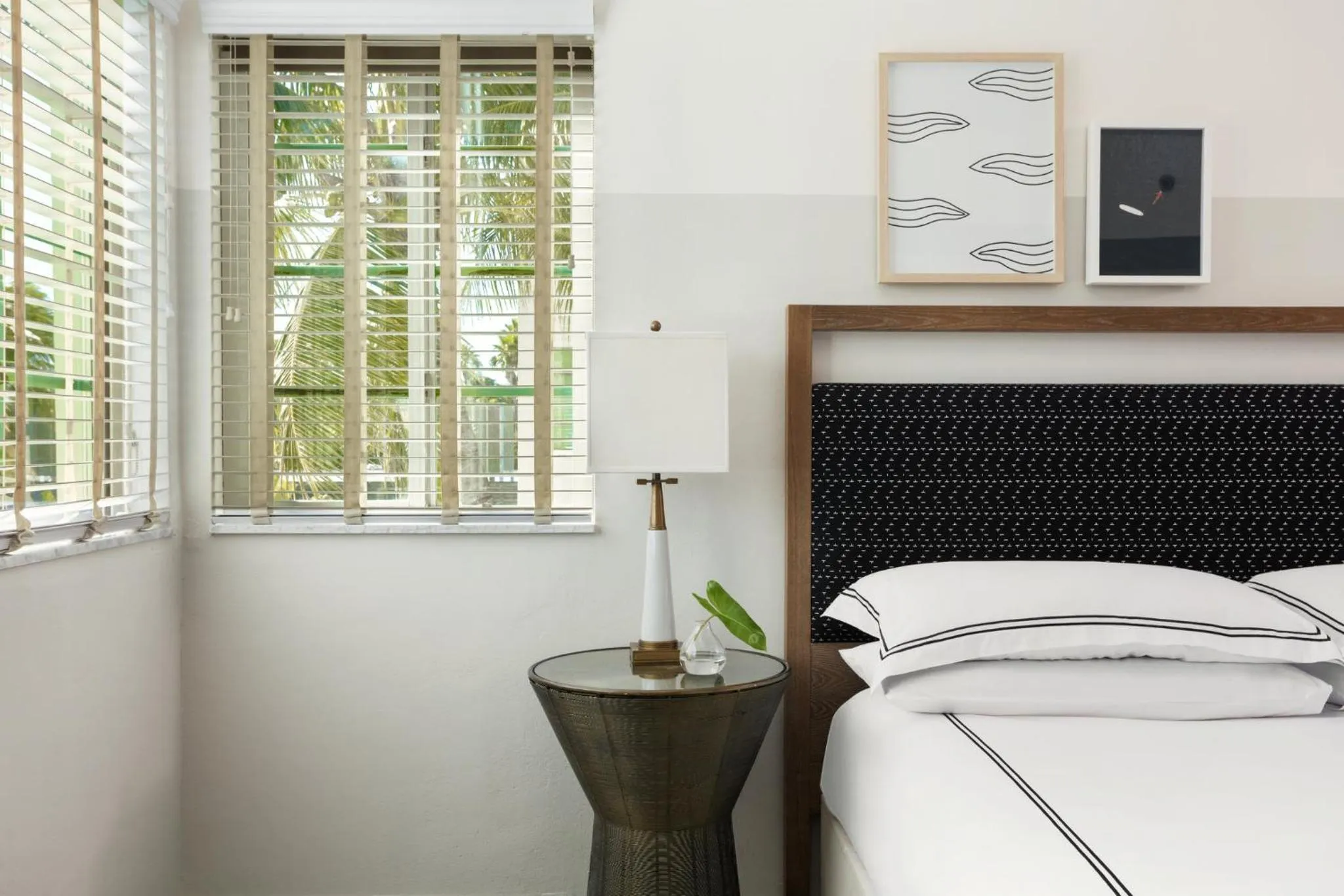 Photo of the whole room, Bed in Kimpton Surfcomber Hotel by IHG