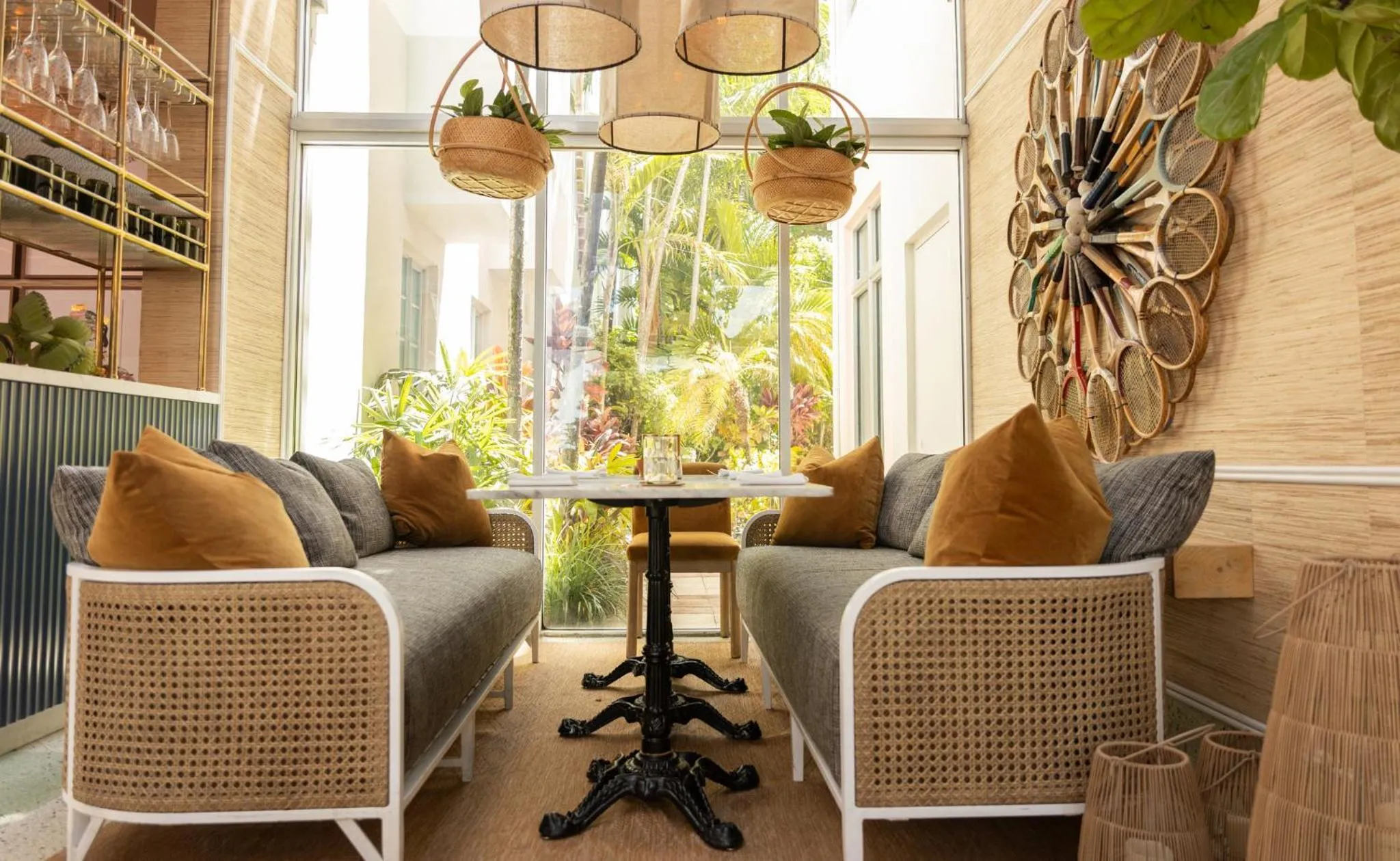 Restaurant/places to eat in Kimpton Surfcomber Hotel by IHG