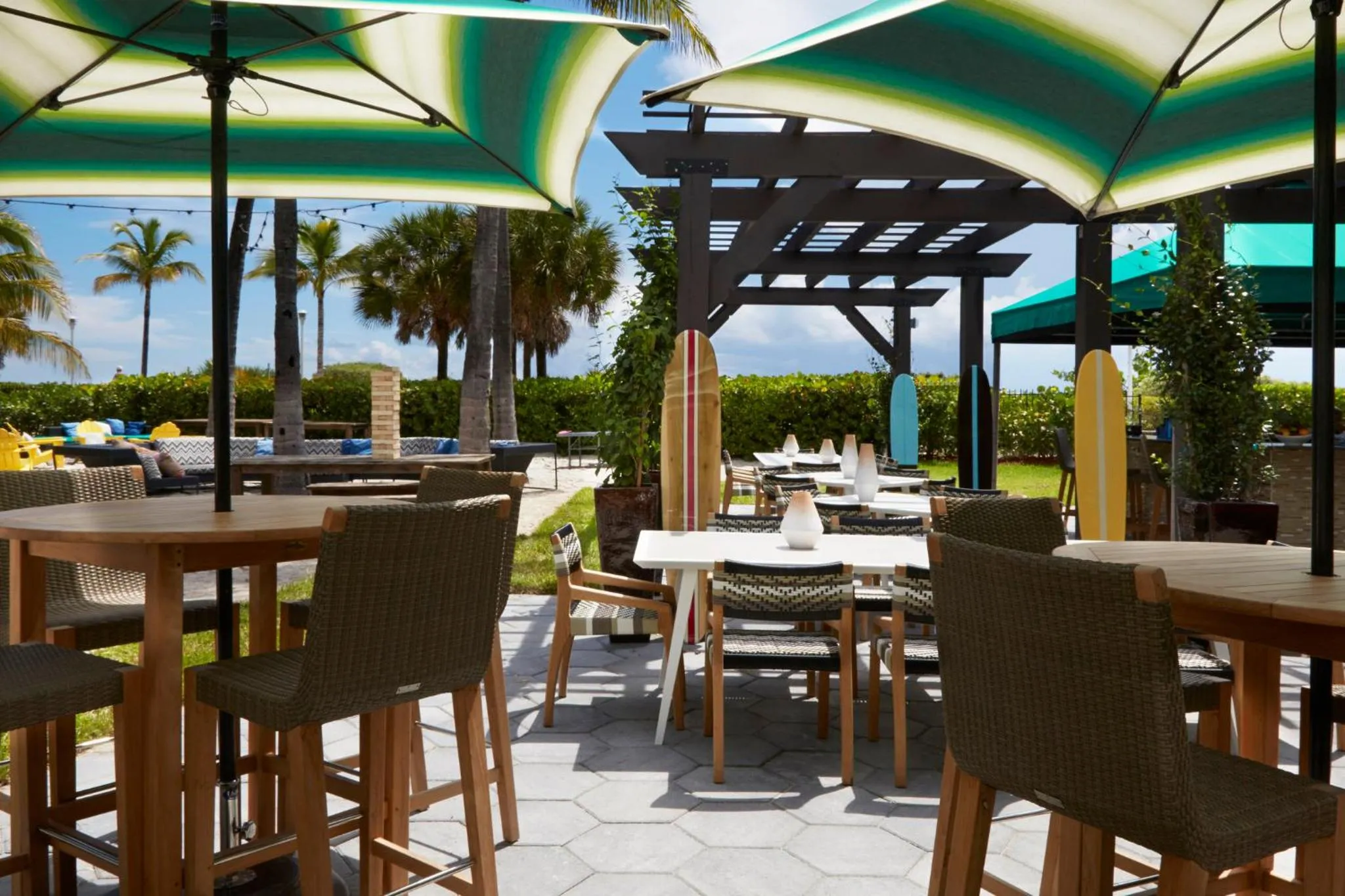 Restaurant/places to eat in Kimpton Surfcomber Hotel by IHG