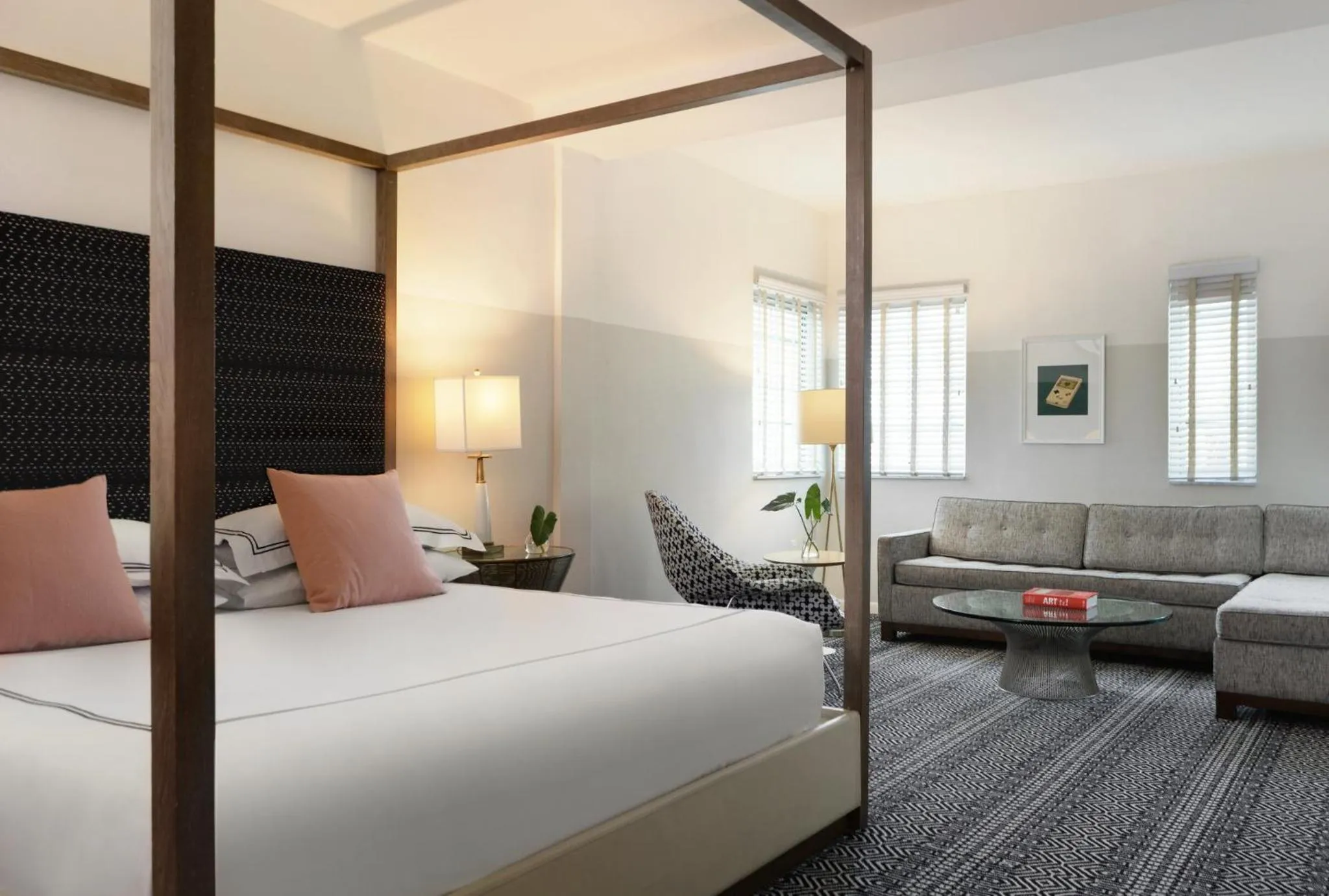 Photo of the whole room, Bed in Kimpton Surfcomber Hotel by IHG