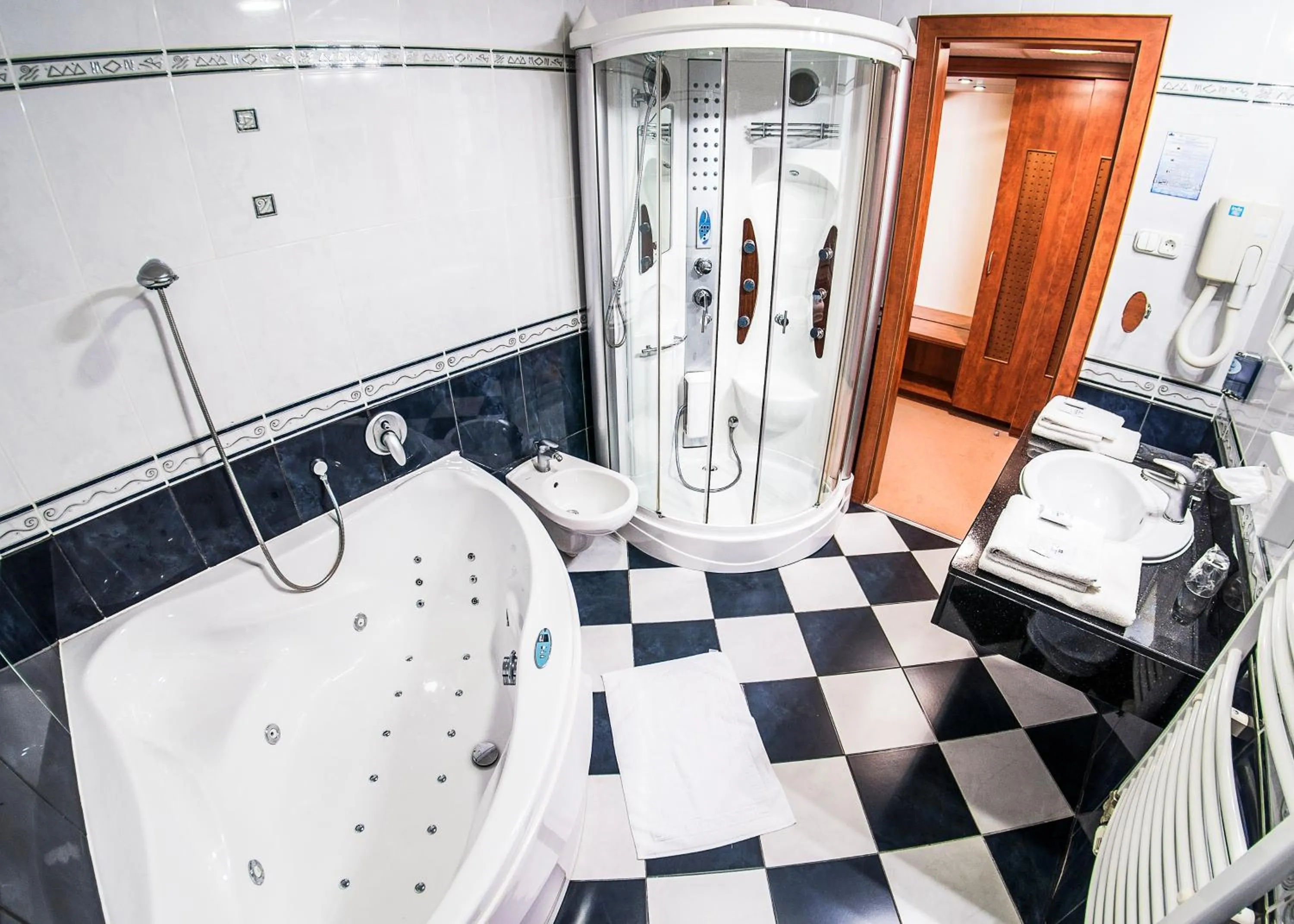 Shower in Hotel Silver