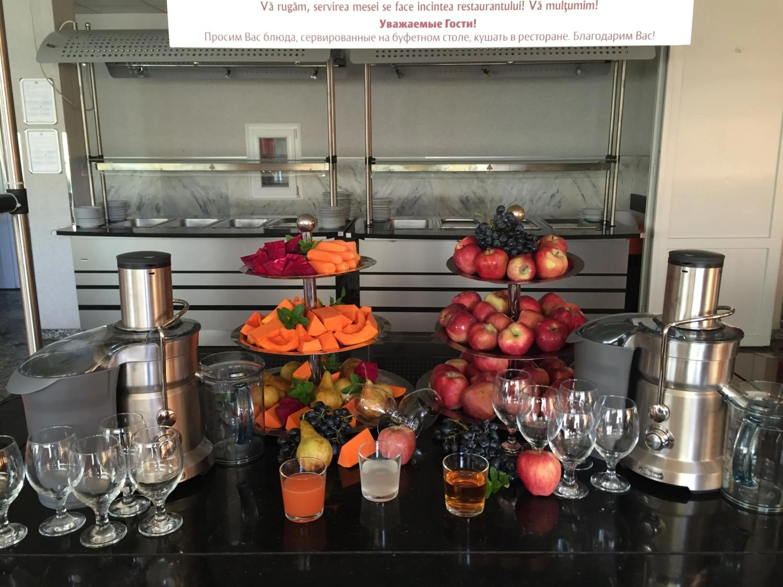 Restaurant/places to eat in Hotel Silver