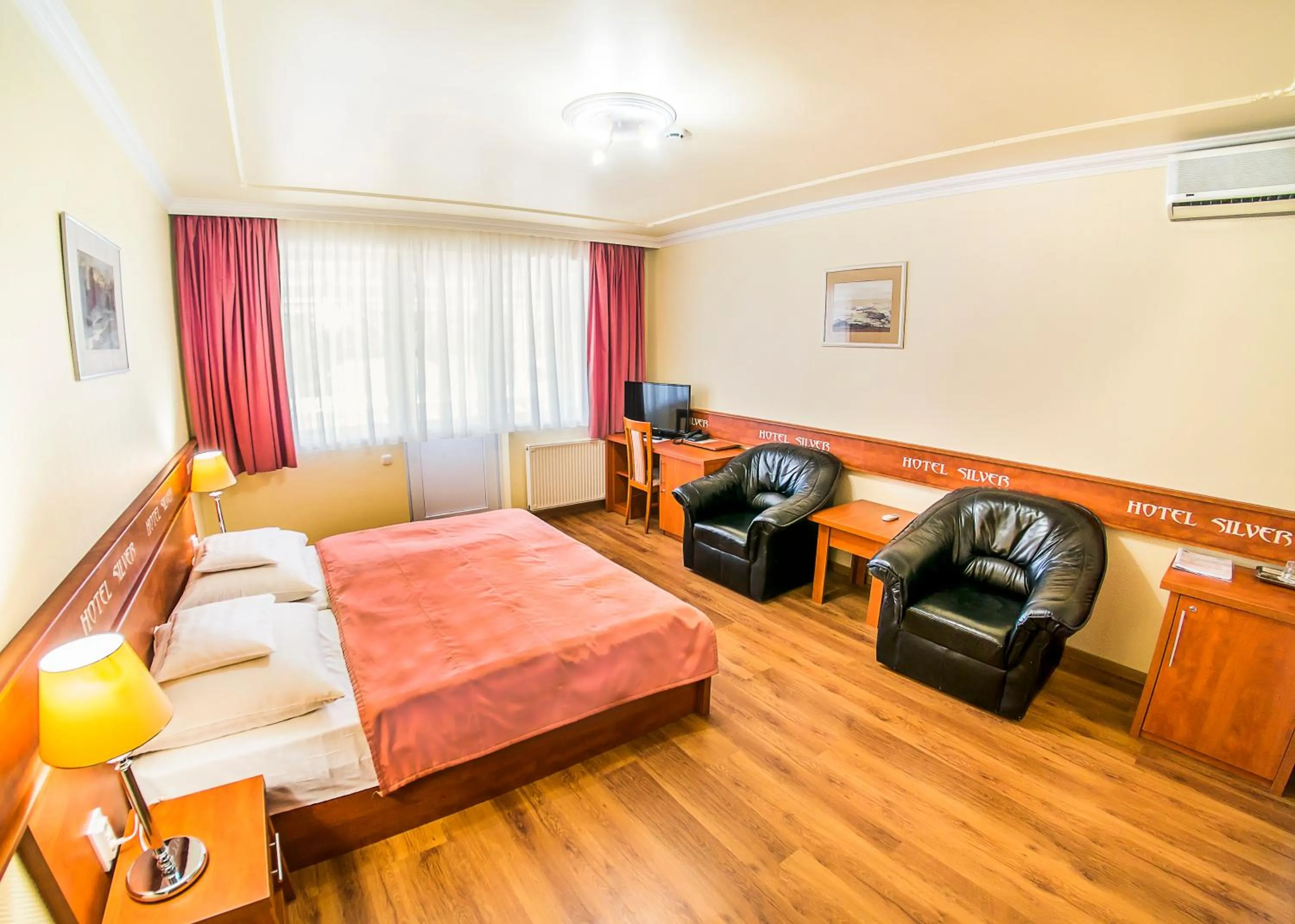 Bedroom, Bed in Hotel Silver