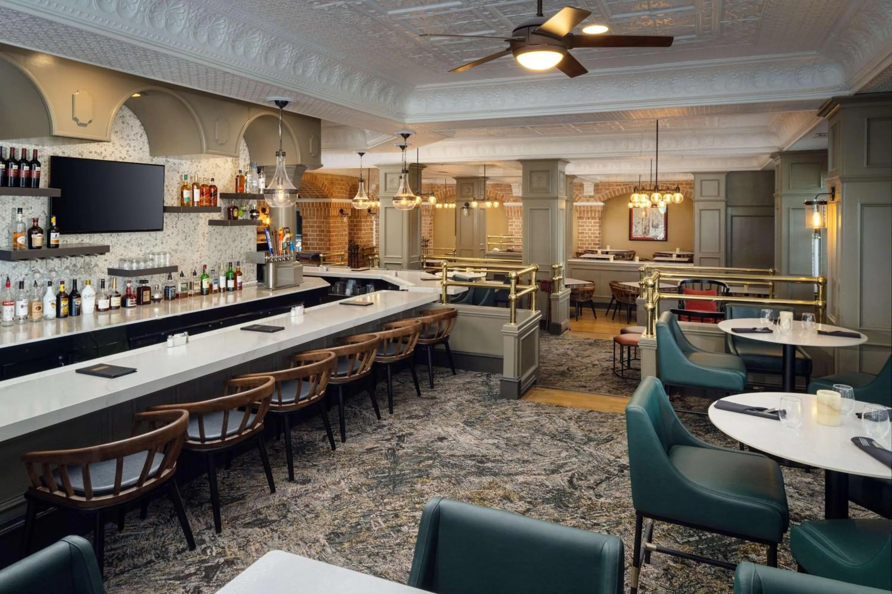 Restaurant/places to eat in Embassy Suites by Hilton Orlando North