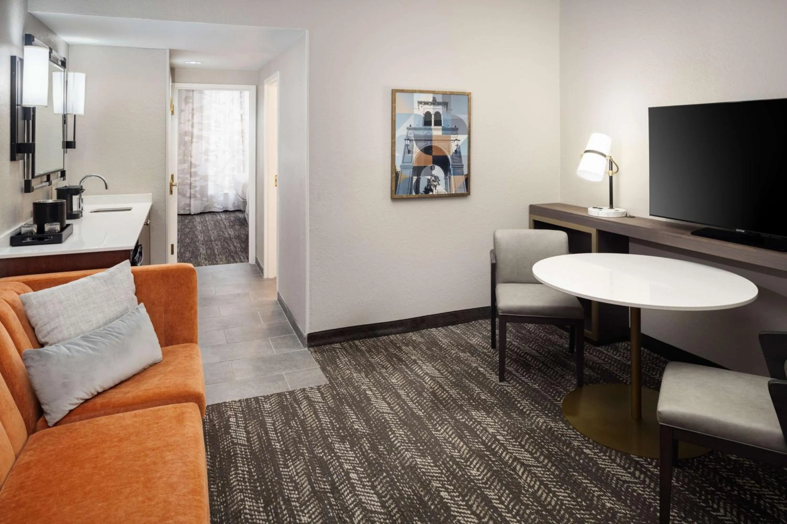 Living room, Bed in Embassy Suites by Hilton Orlando North