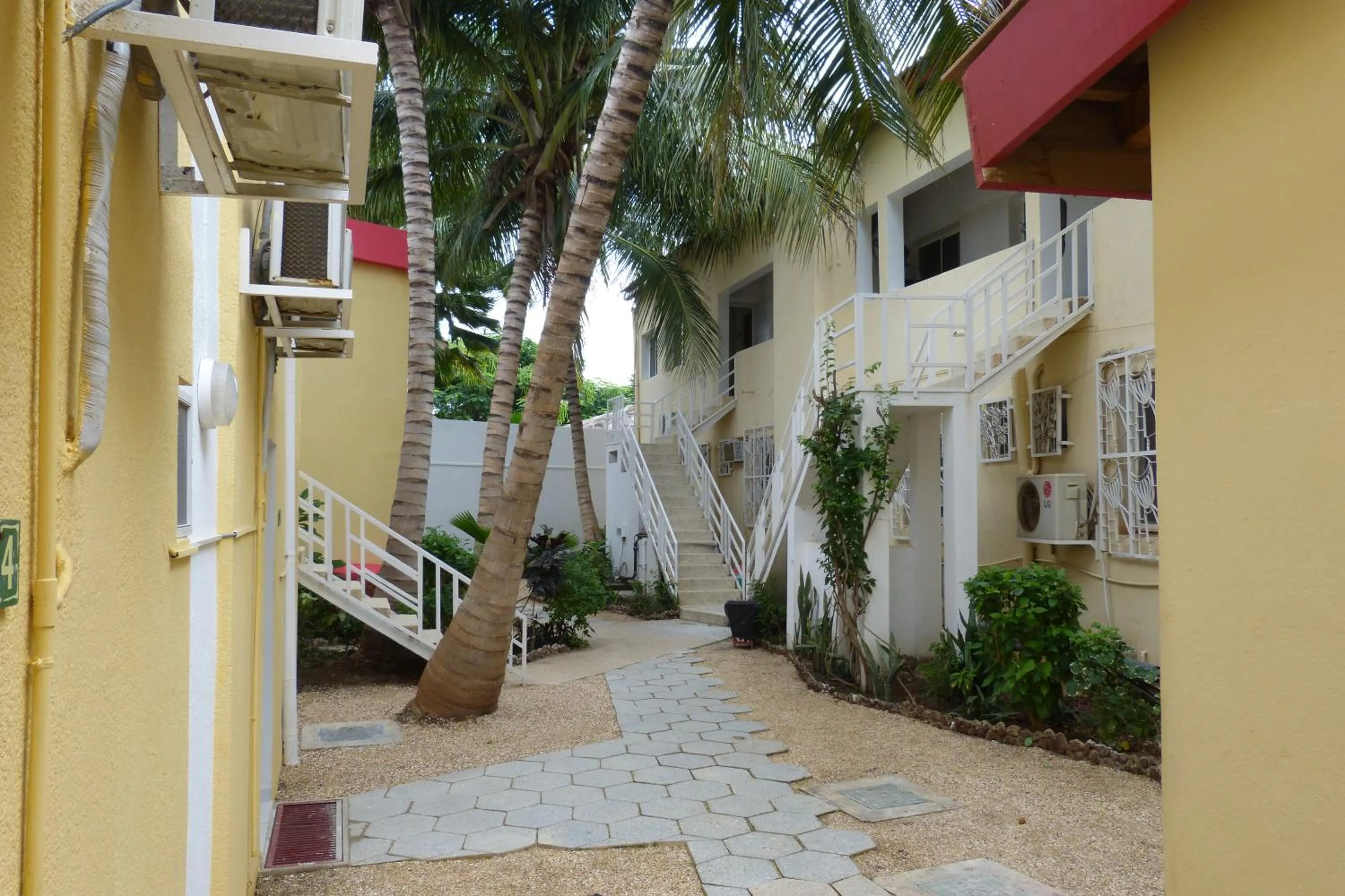 Garden view in Les Flamboyants