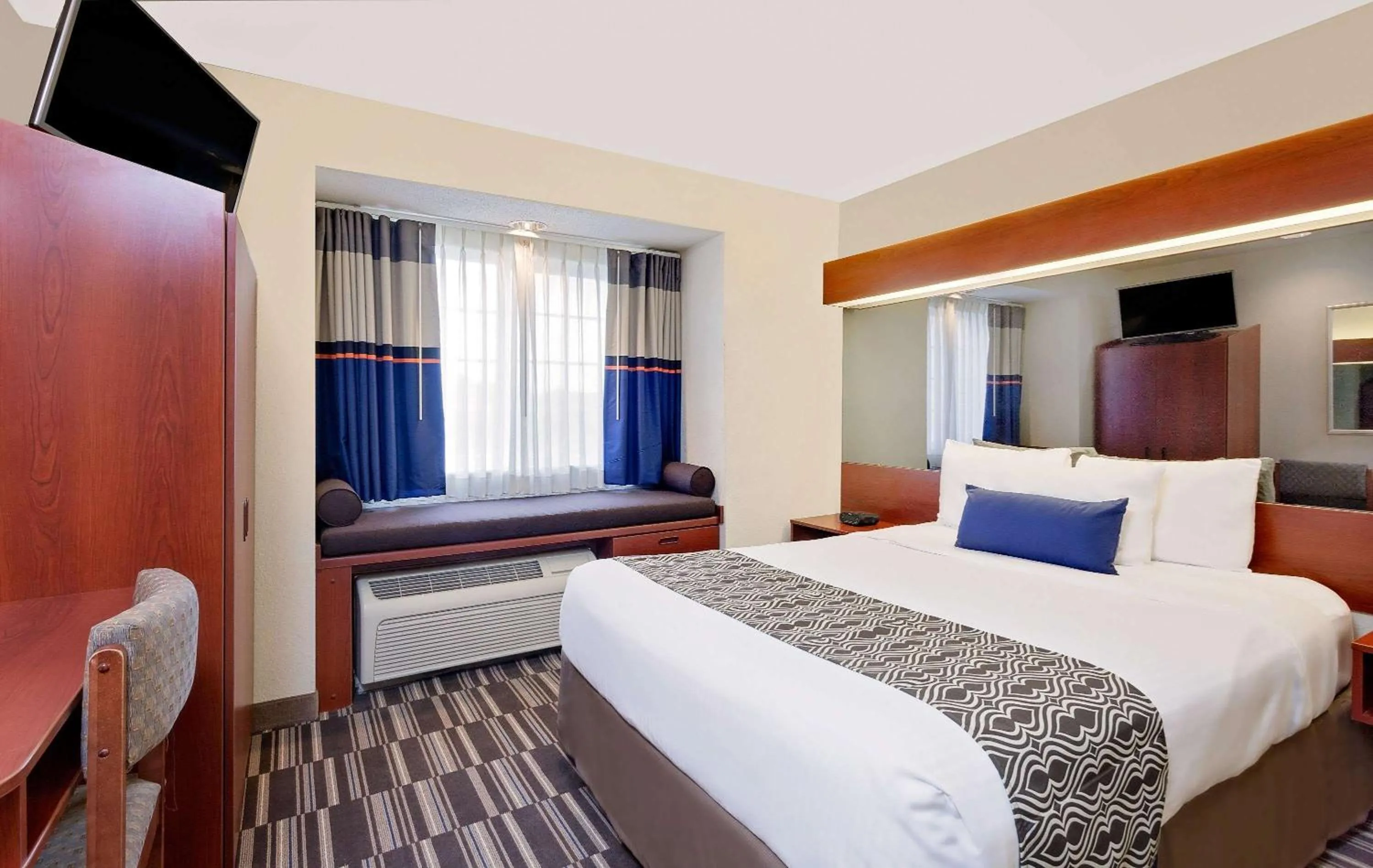 Photo of the whole room, Bed in Microtel Inn & Suites by Wyndham Middletown