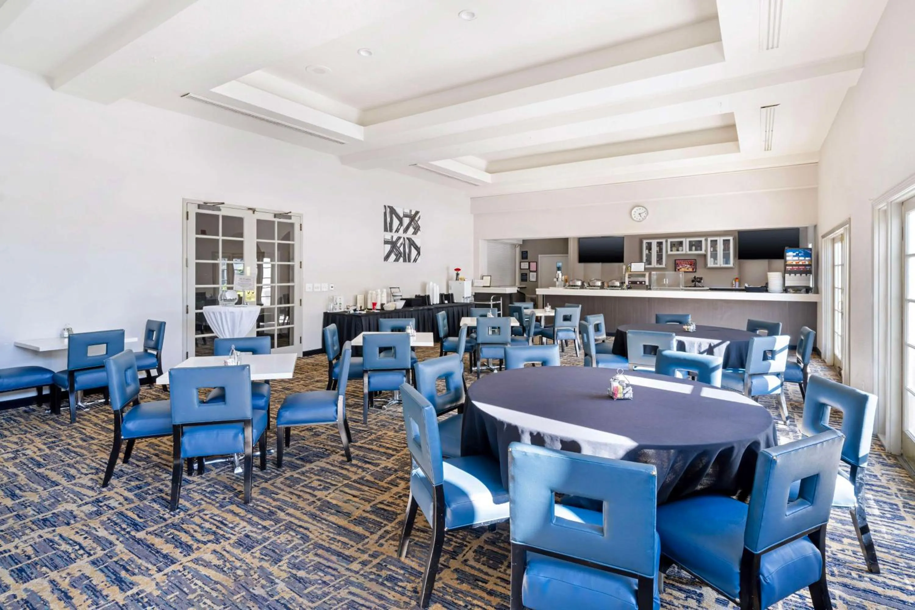 Breakfast in Best Western Posada Royale Hotel & Suites