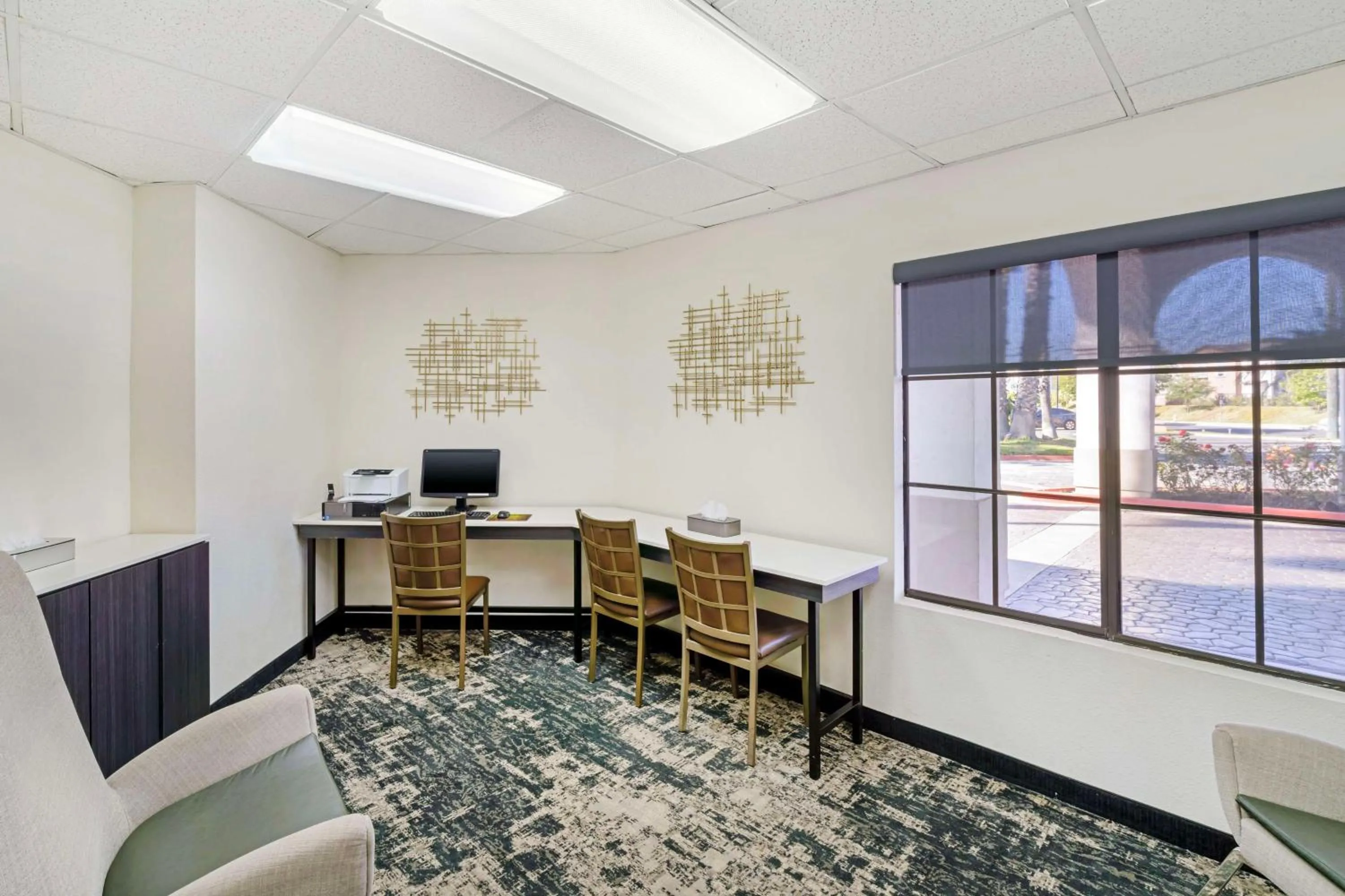 Business facilities in Best Western Posada Royale Hotel & Suites