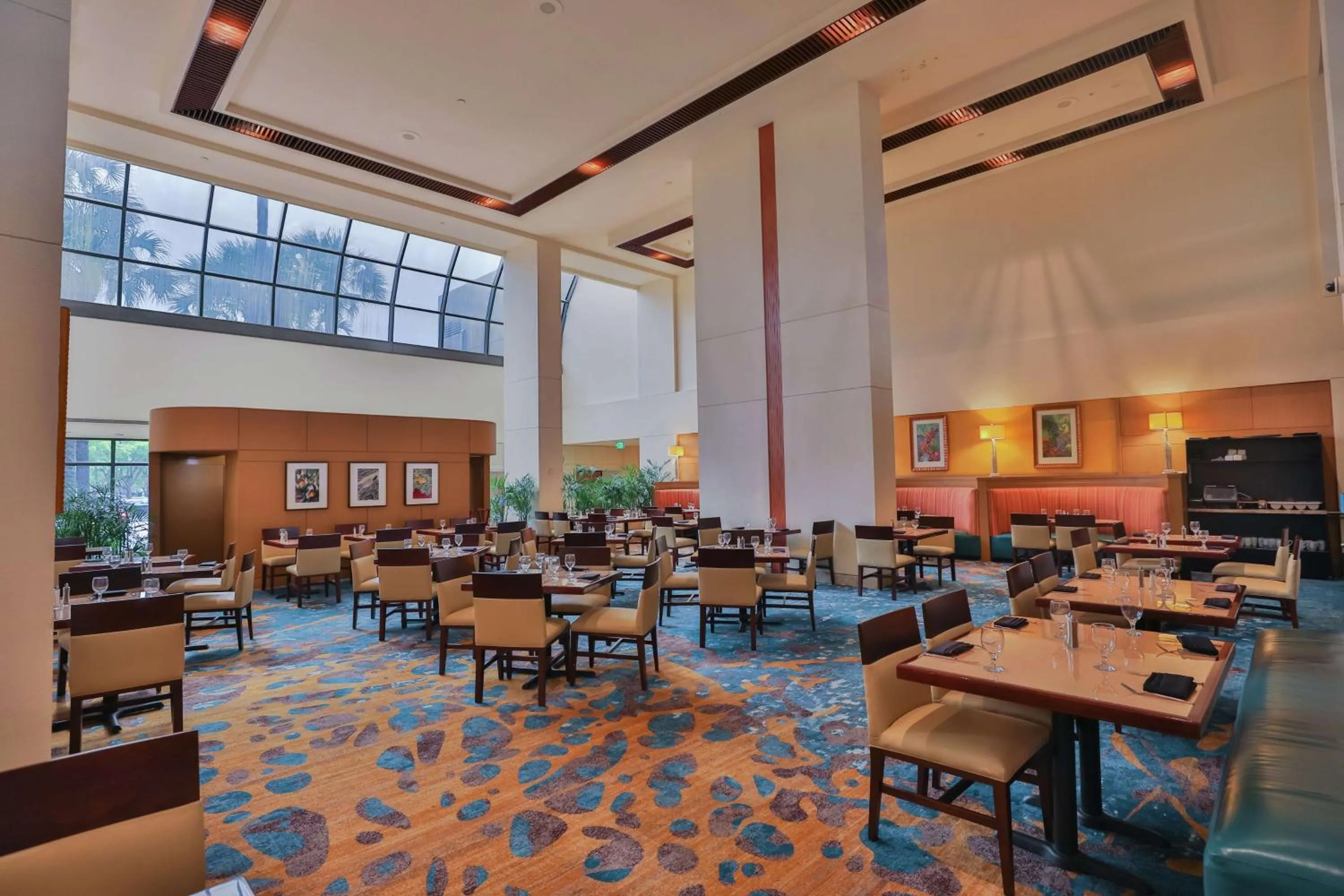 Restaurant/places to eat in Hilton Miami Airport Blue Lagoon