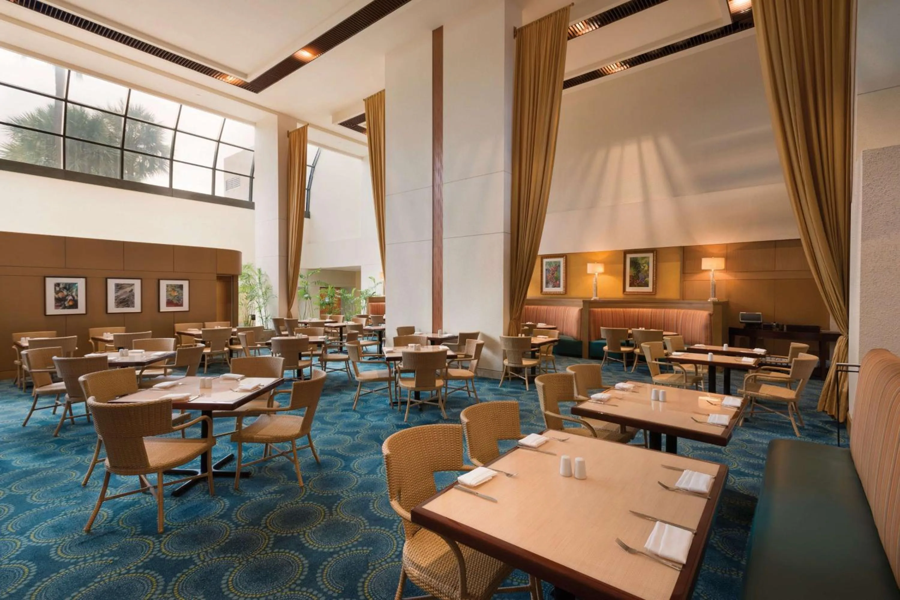 Restaurant/places to eat in Hilton Miami Airport Blue Lagoon