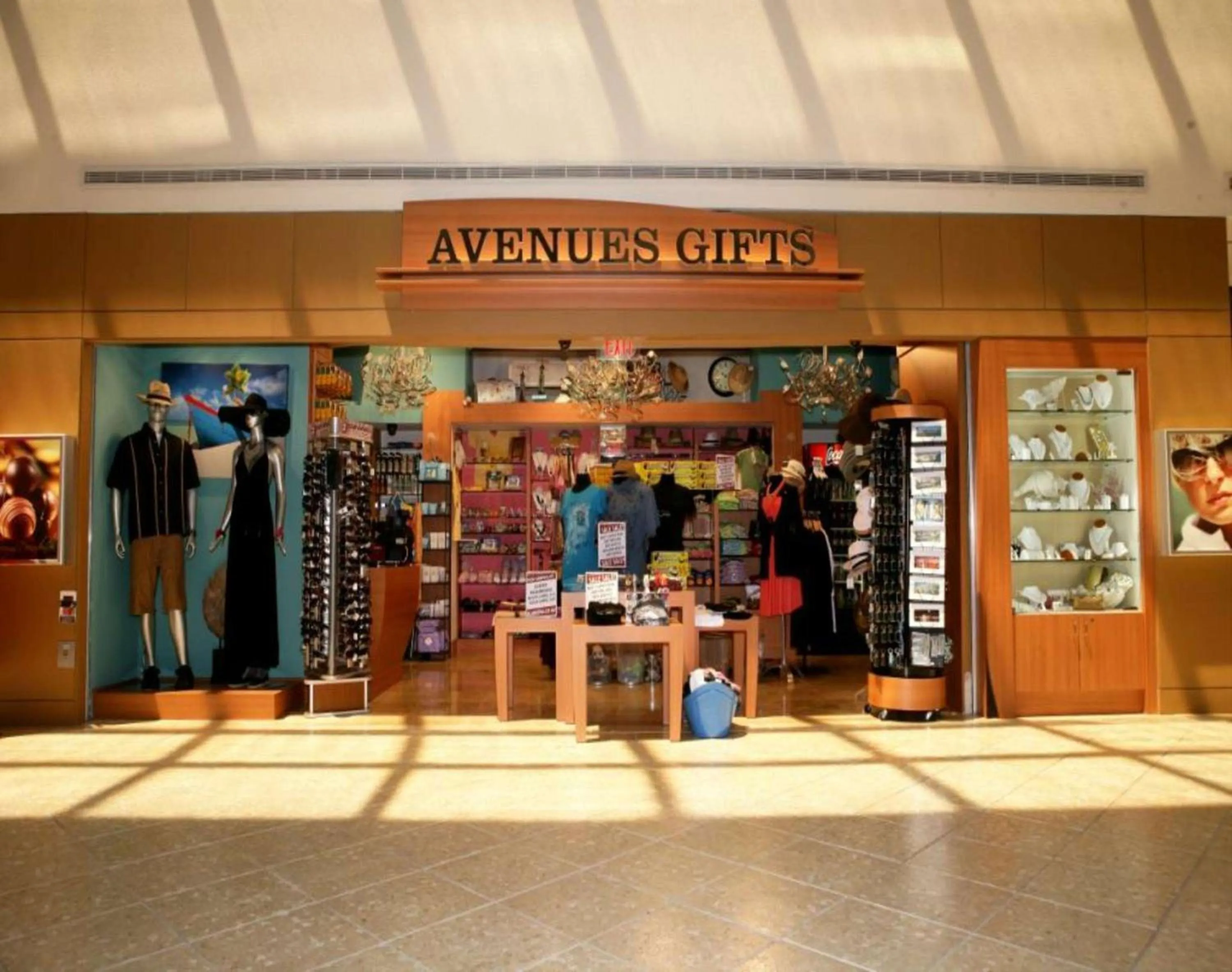 On-site shops in Hilton Miami Airport Blue Lagoon