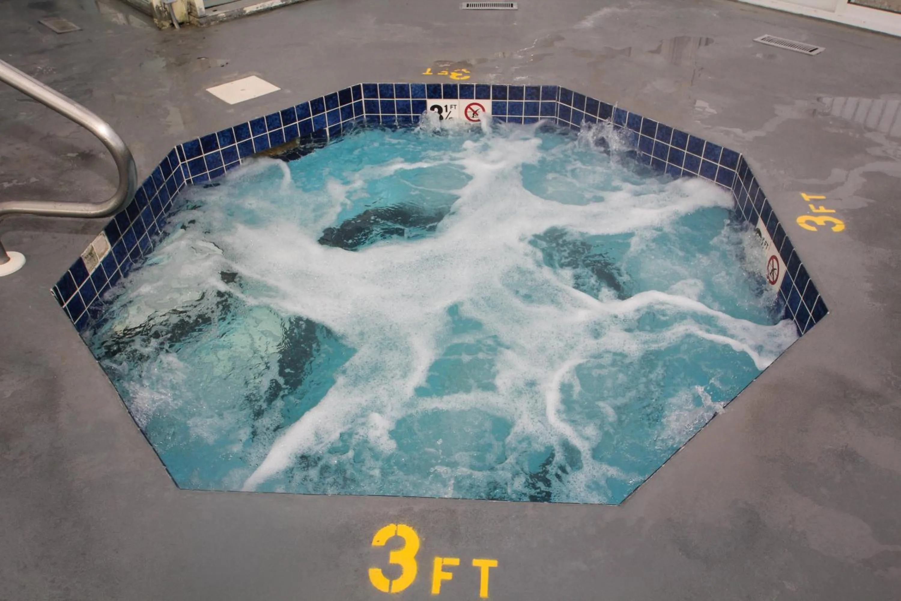 Hot Tub in Ocean Club on Smuggler's Beach