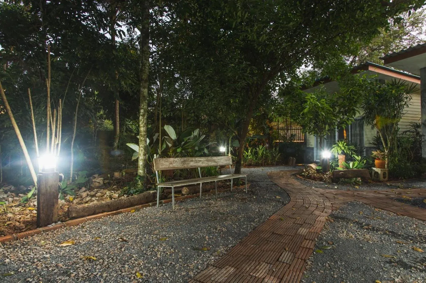 Property building in P's cottage บ้านพักในสวนสวย