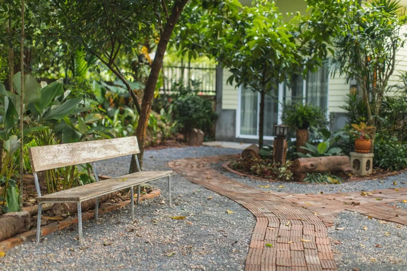 Natural landscape in P's cottage บ้านพักในสวนสวย