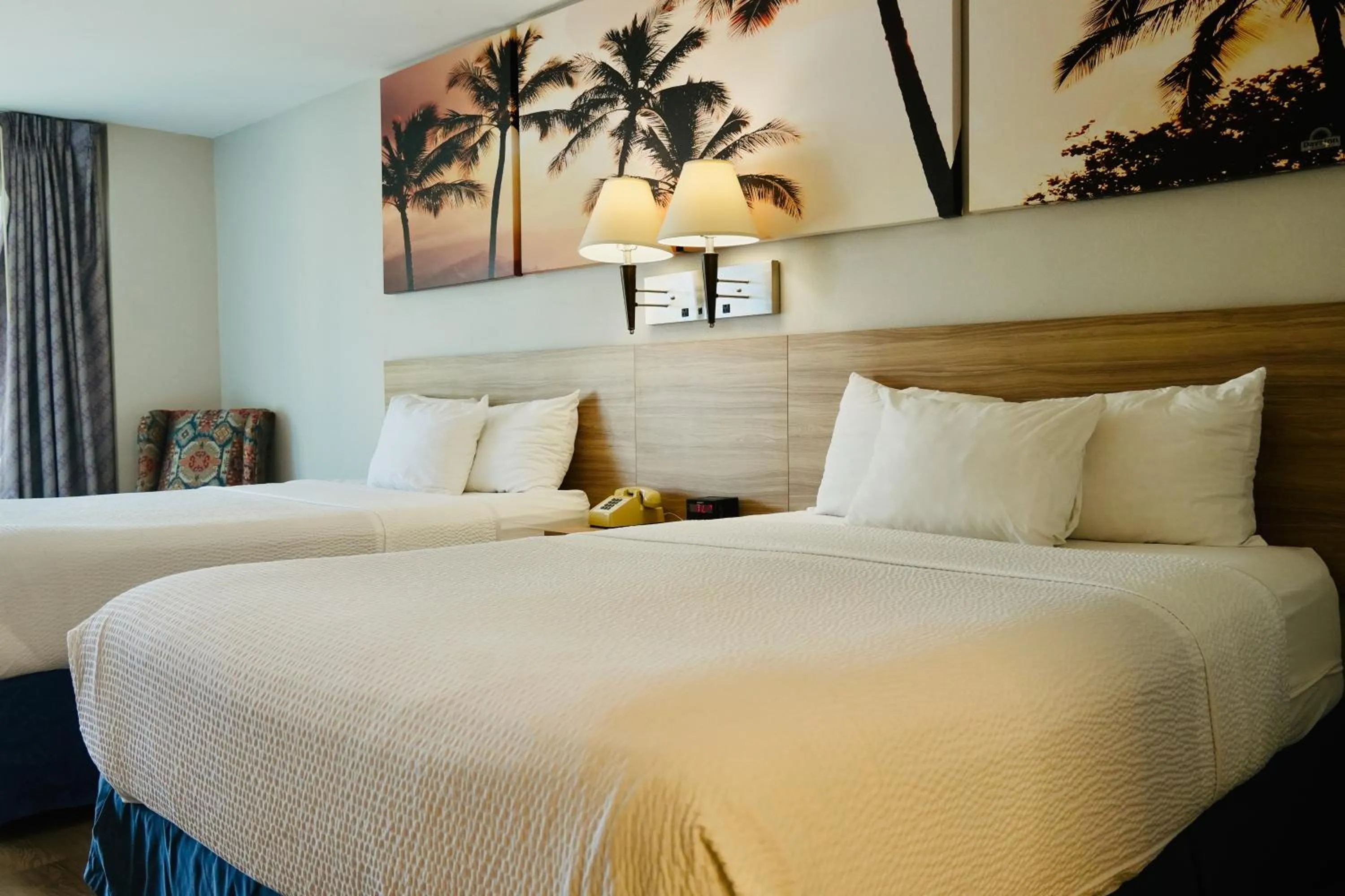 Bed in Days Inn by Wyndham Anaheim Near the Park