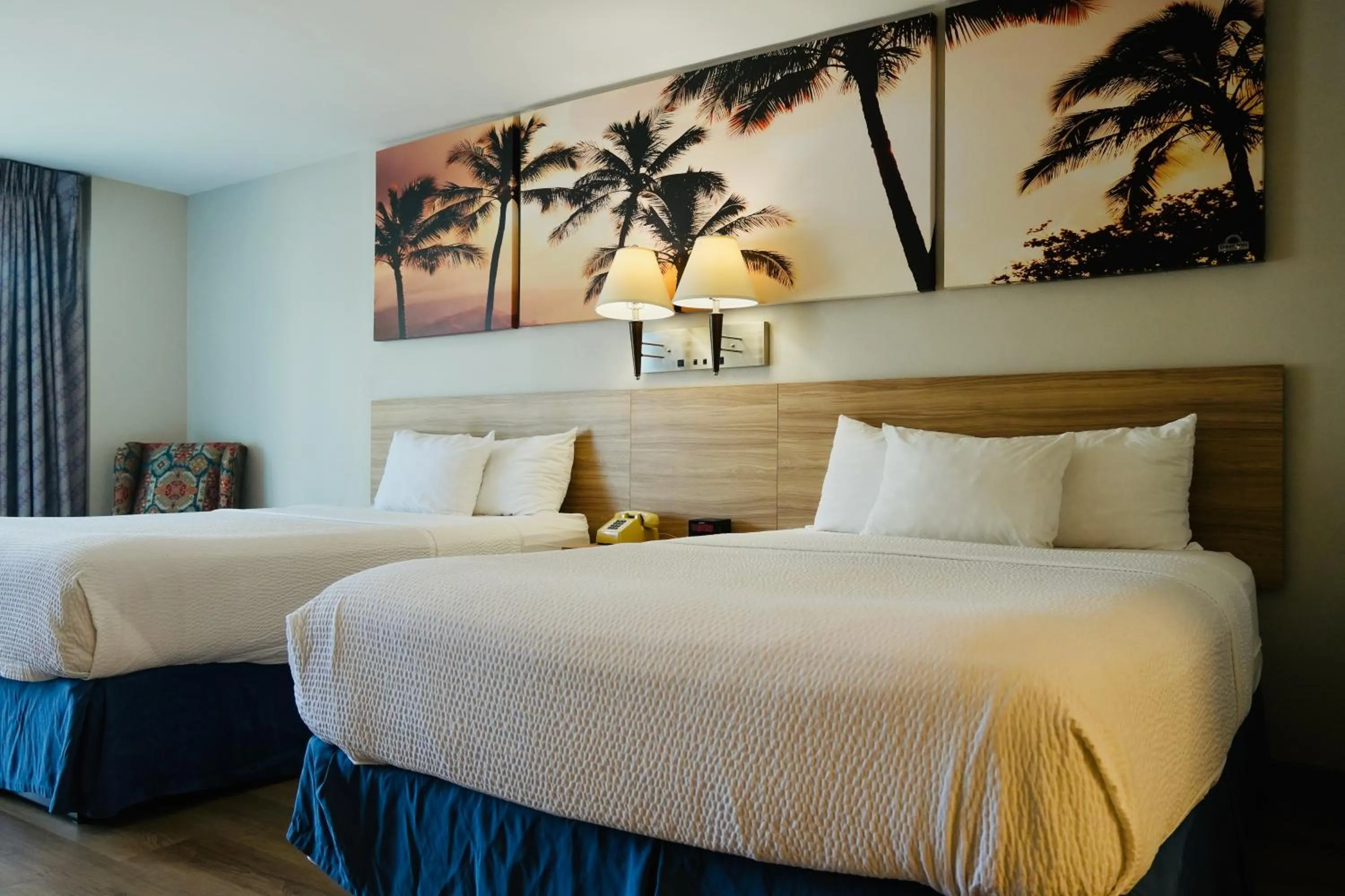 Bed in Days Inn by Wyndham Anaheim Near the Park