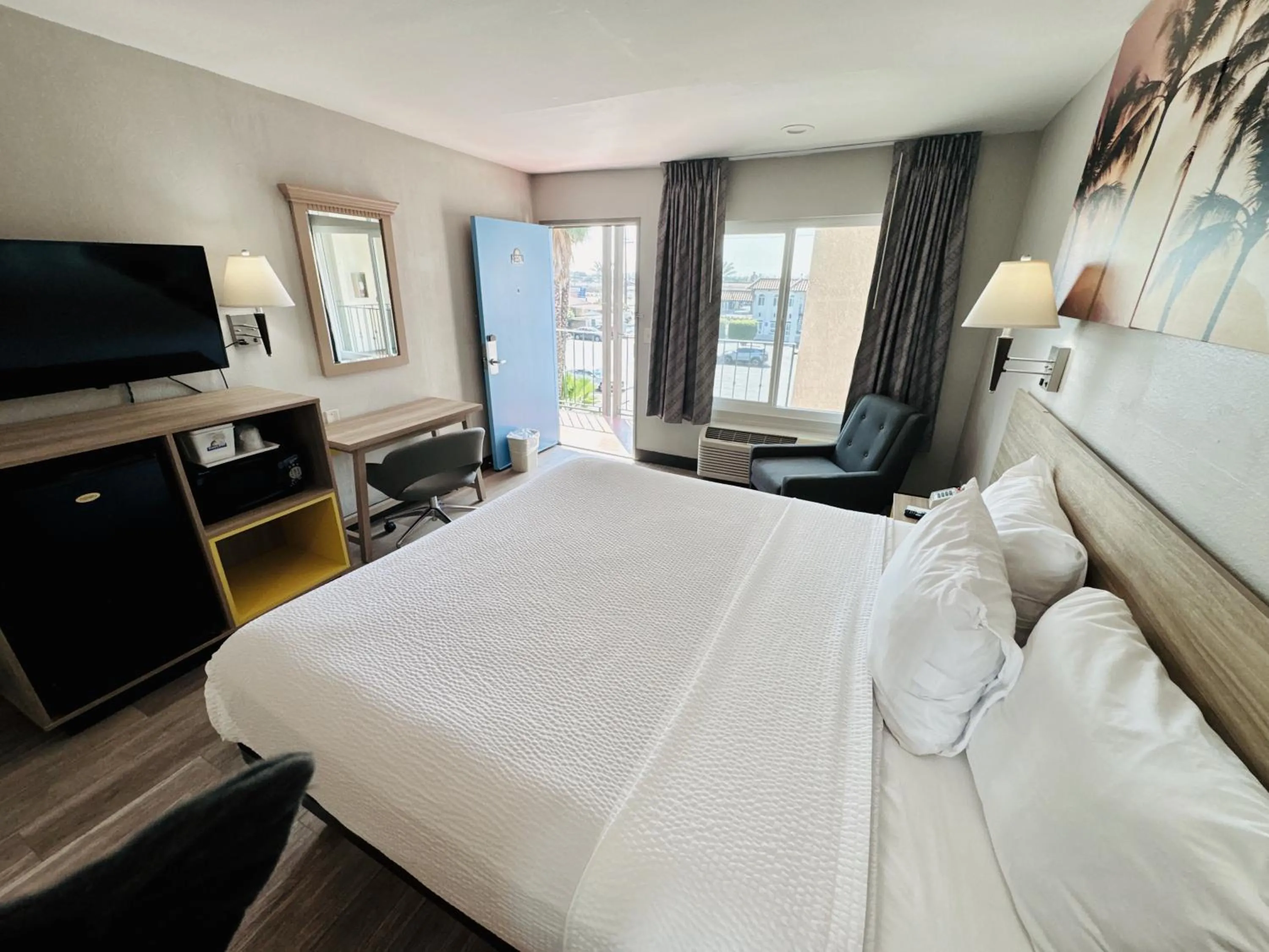 Bed in Days Inn by Wyndham Anaheim Near the Park