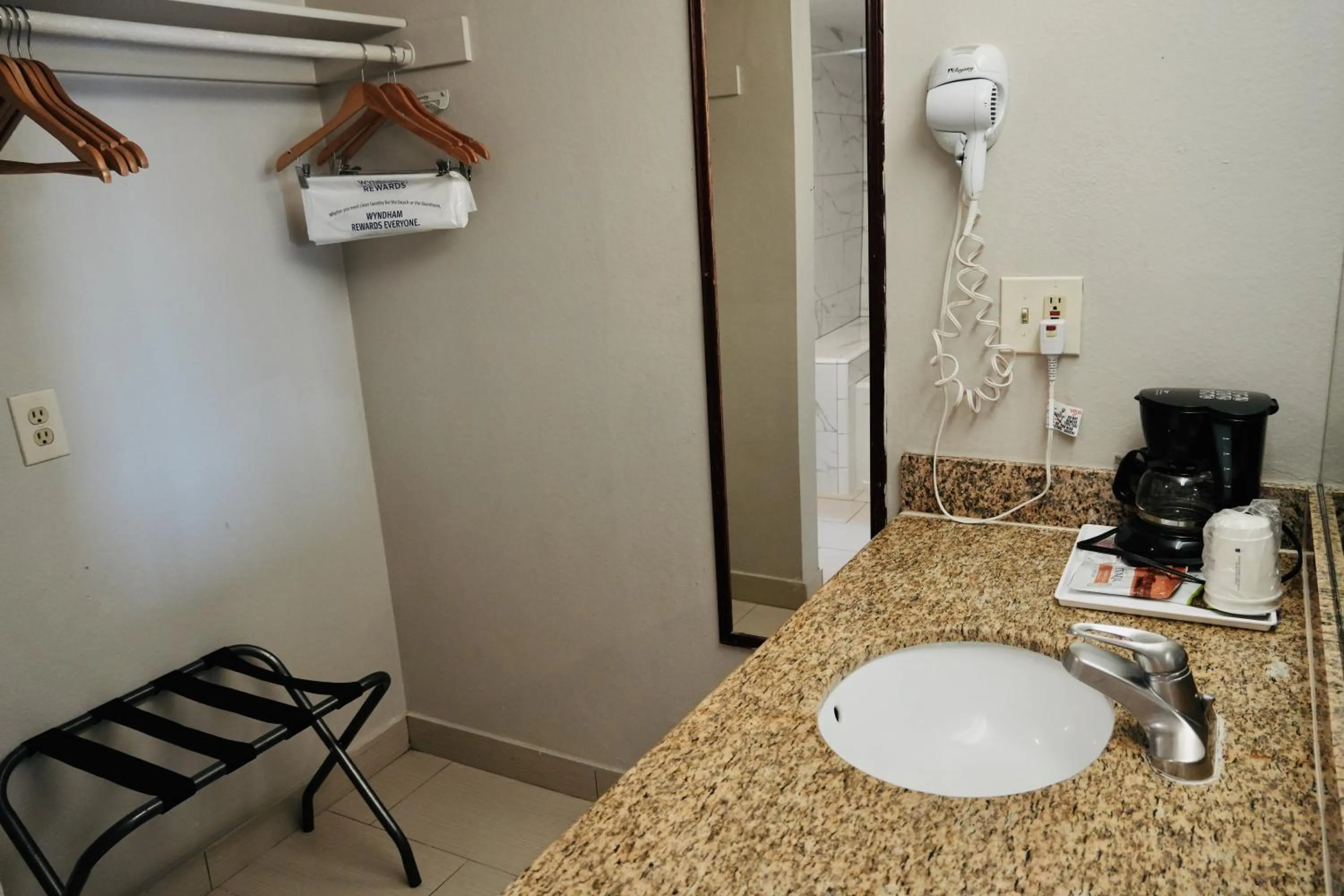 Days Inn by Wyndham Anaheim Near the Park