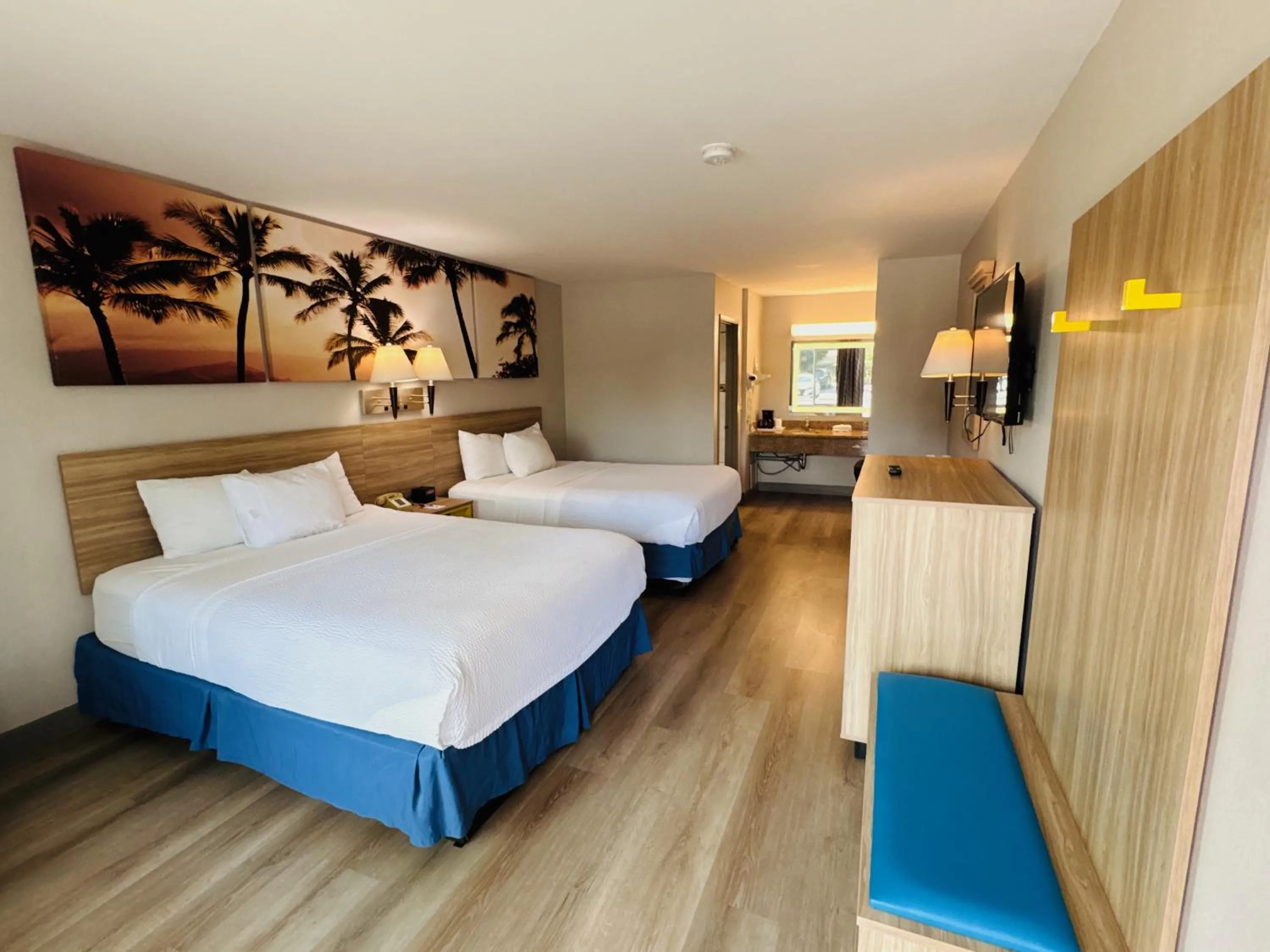 Bed in Days Inn by Wyndham Anaheim Near the Park